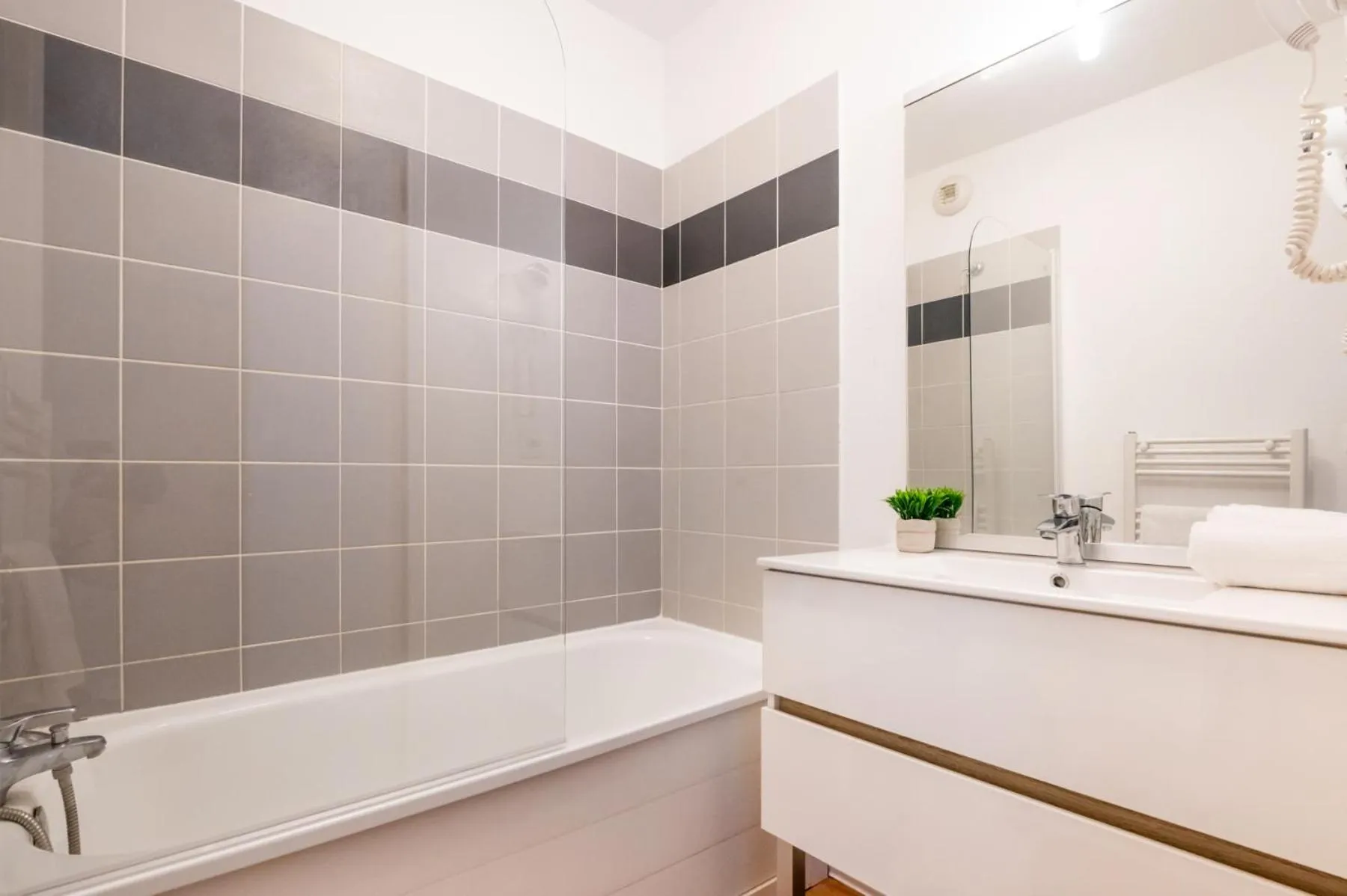 Bathroom in Nemea Appart Hotel Green Side Biot Sophia Antipolis