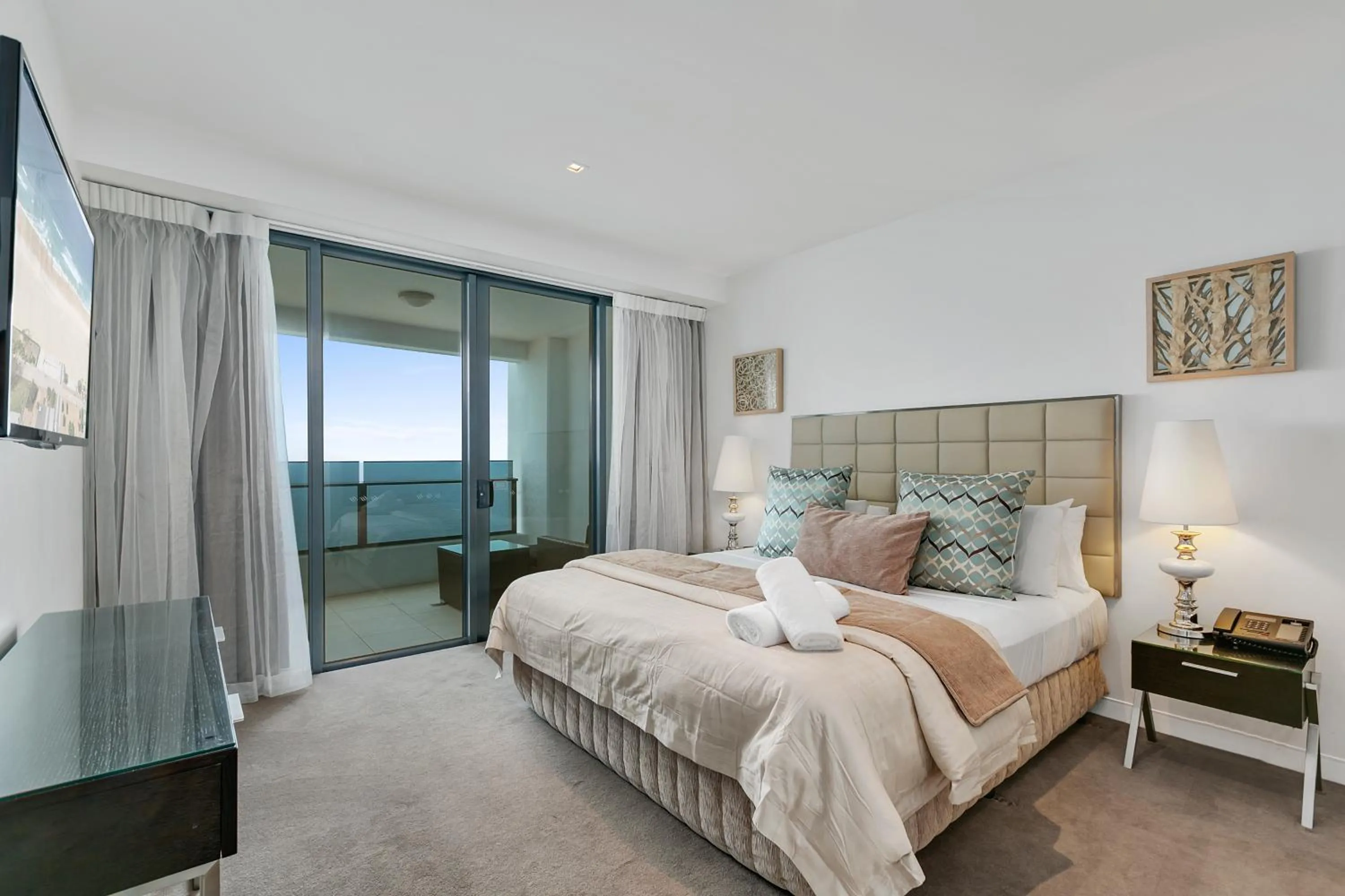 Bedroom, Bed in Soul on the Esplanade - HR Surfers Paradise