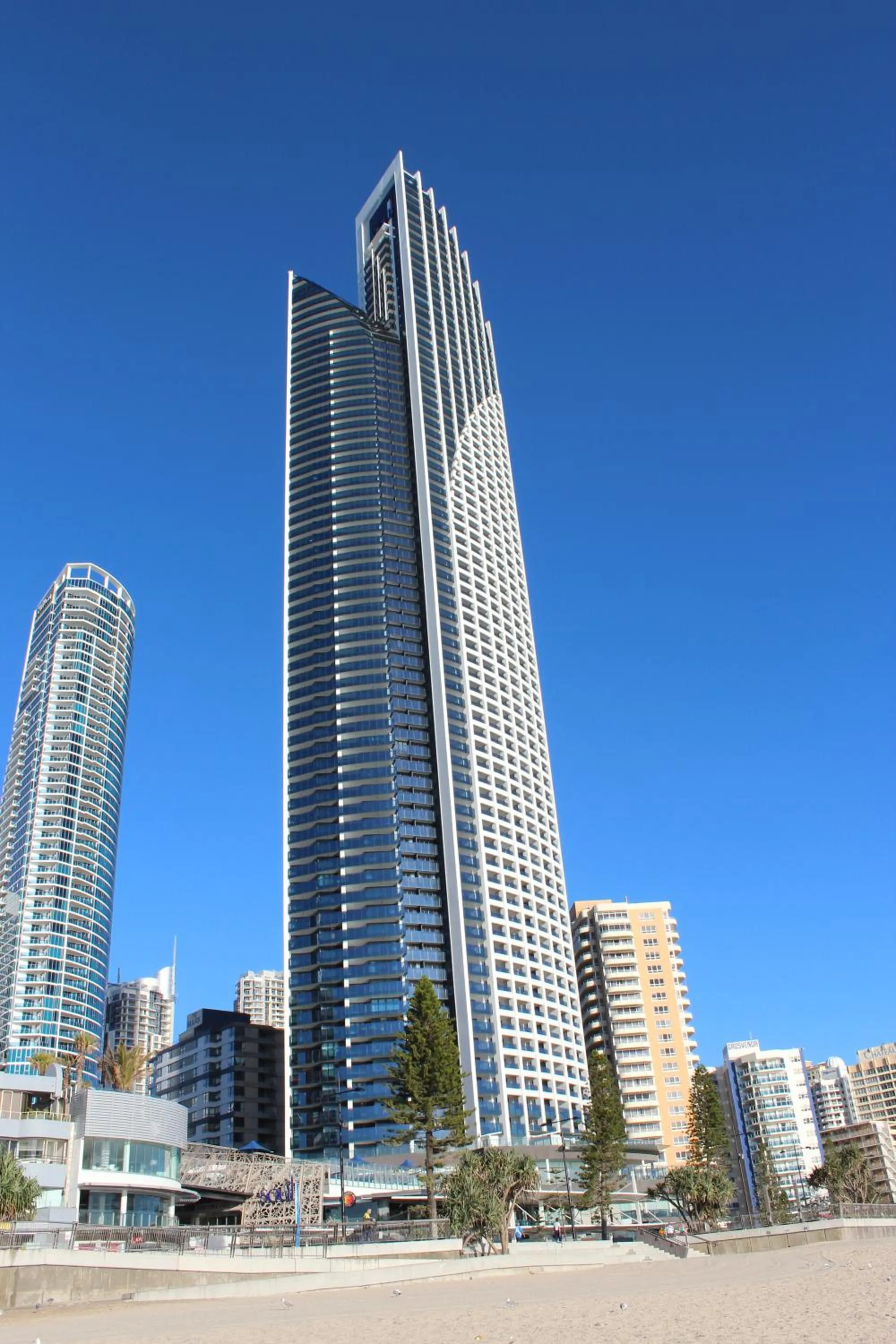 Property building in Soul on the Esplanade - HR Surfers Paradise