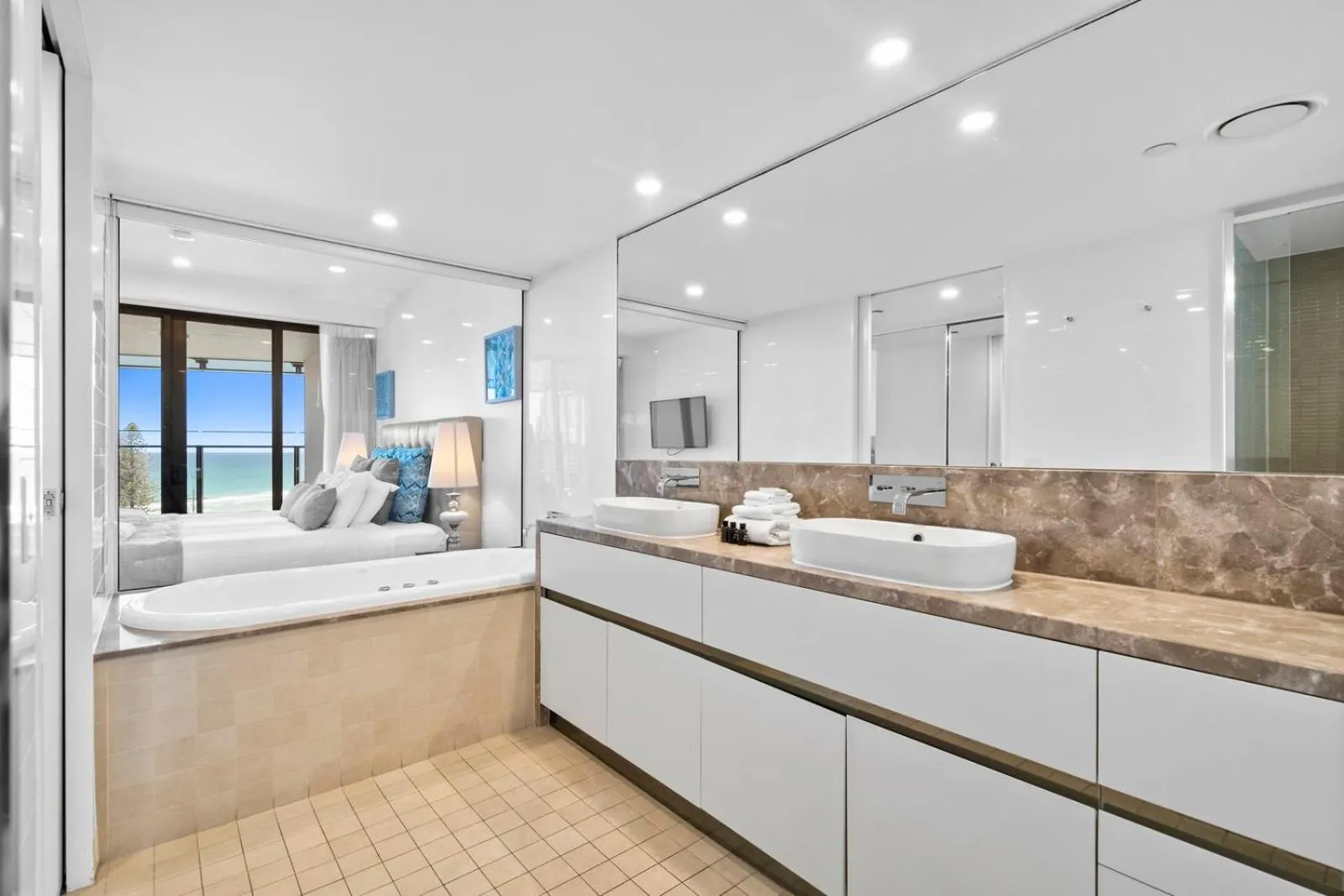 Bathroom, Bed in Soul on the Esplanade - HR Surfers Paradise
