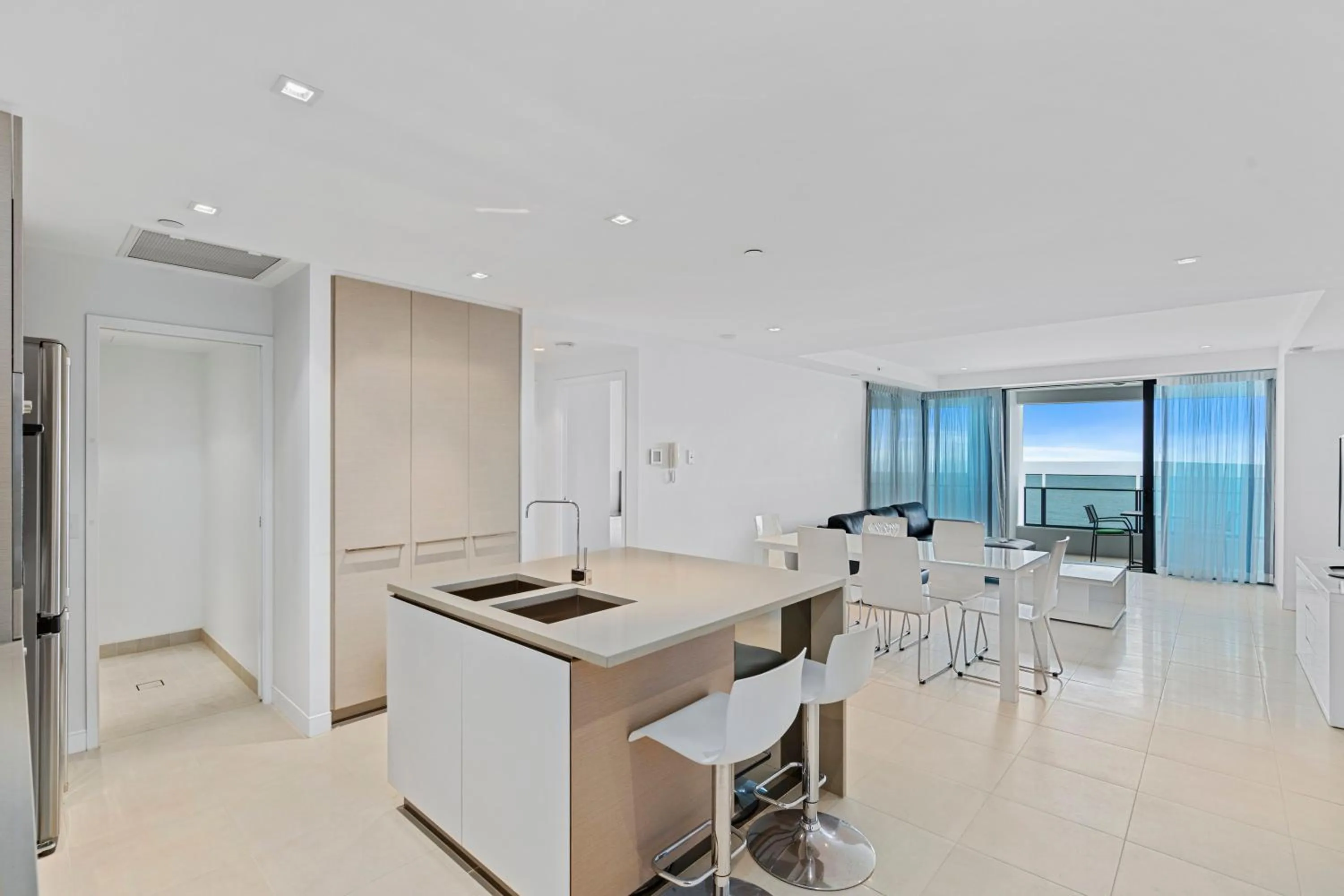 Living room in Soul on the Esplanade - HR Surfers Paradise