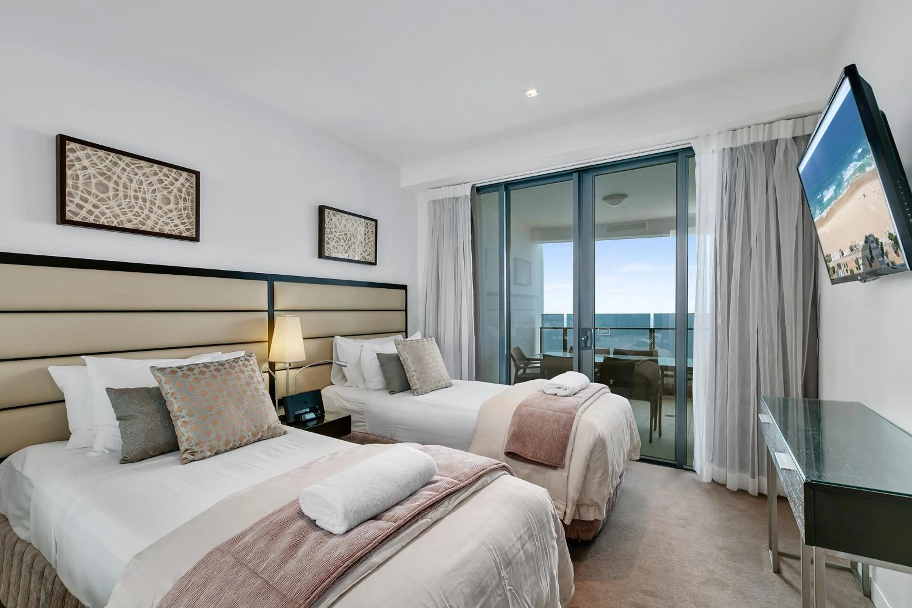 Bed in Soul on the Esplanade - HR Surfers Paradise