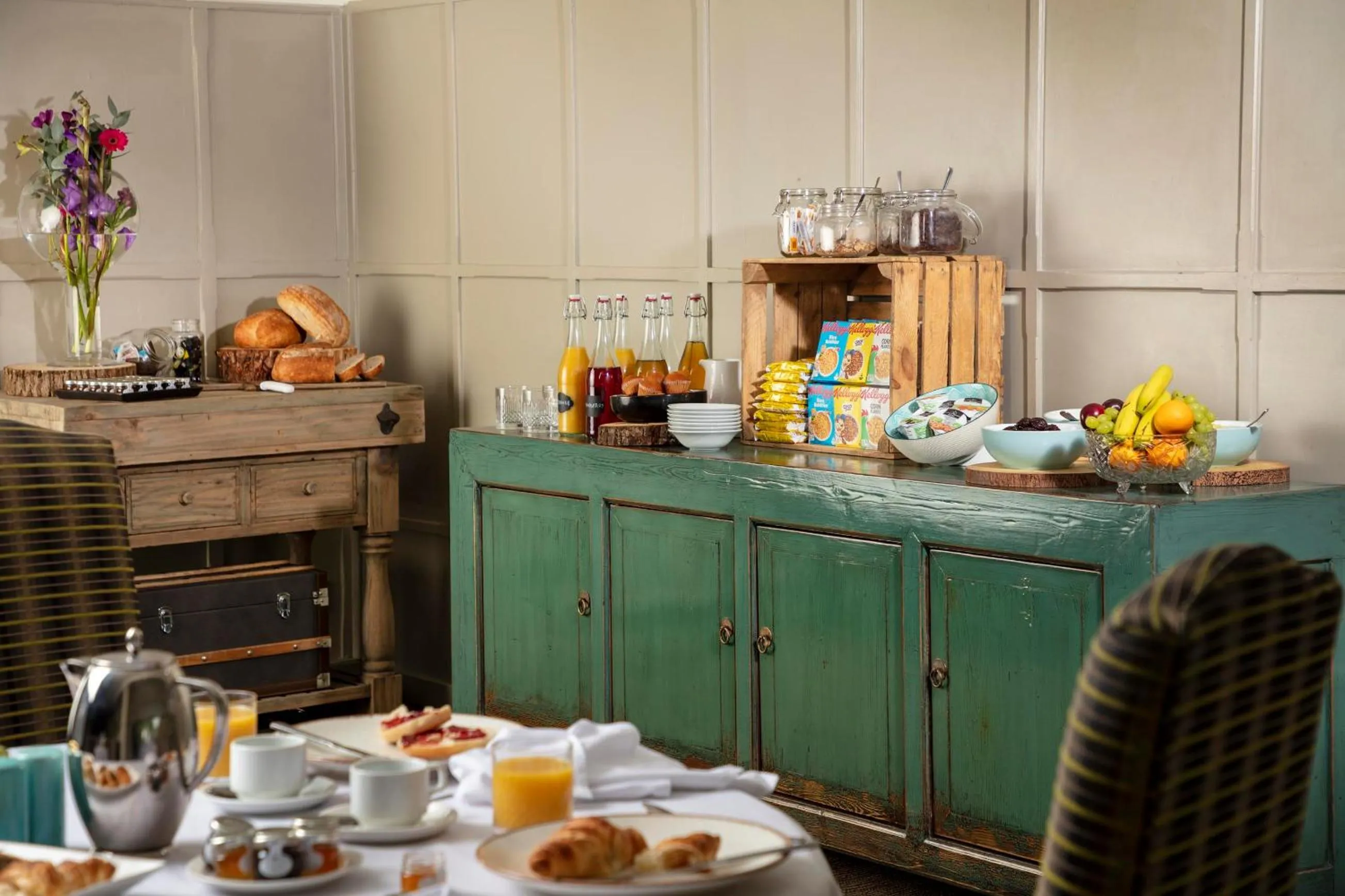 Restaurant/places to eat in Manor House Hotel