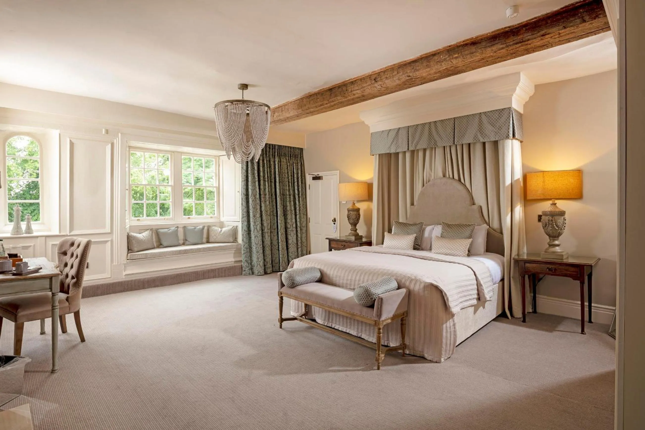 Photo of the whole room, Bed in Manor House Hotel