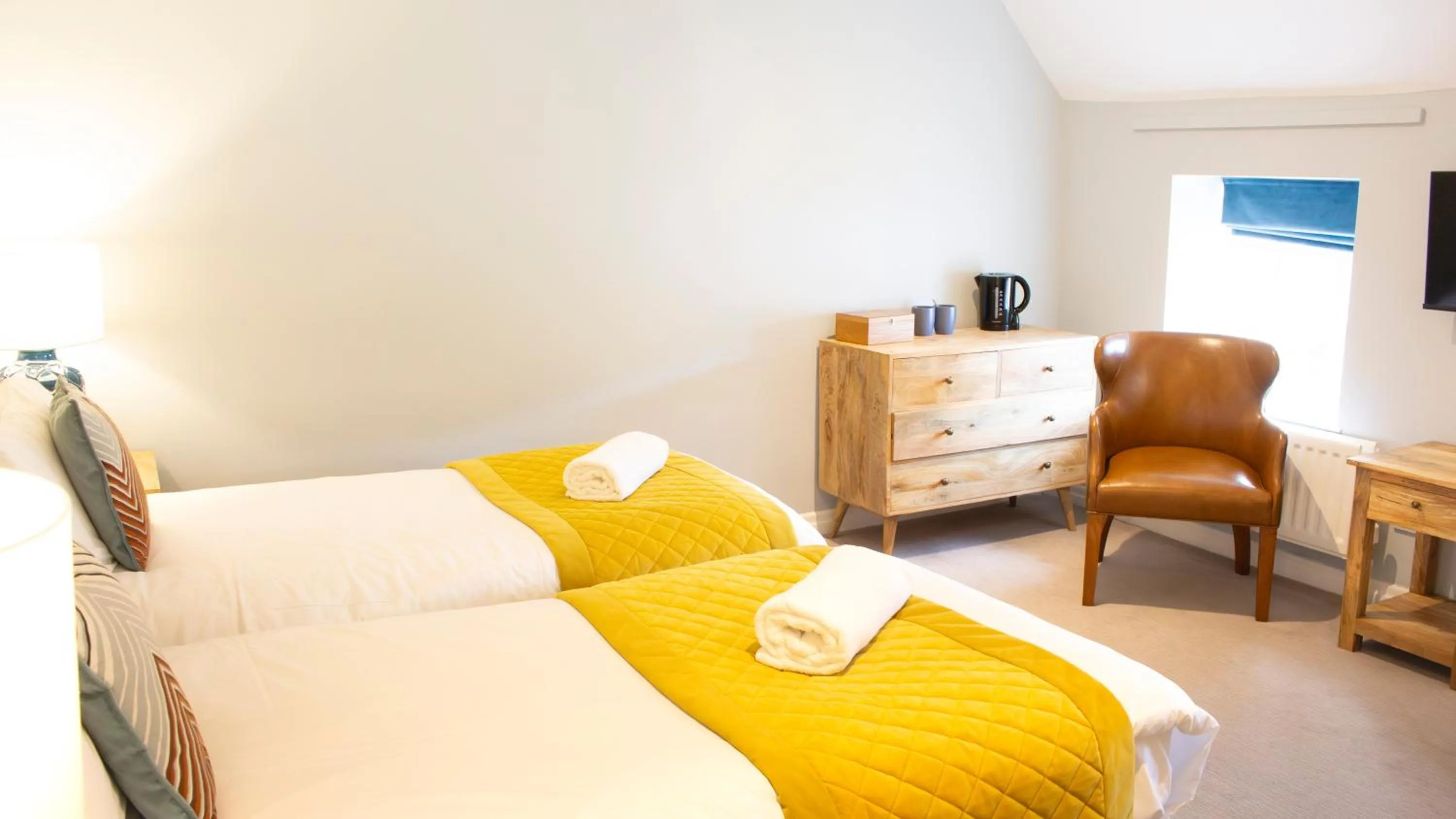 Bedroom, Bed in Manor House Hotel