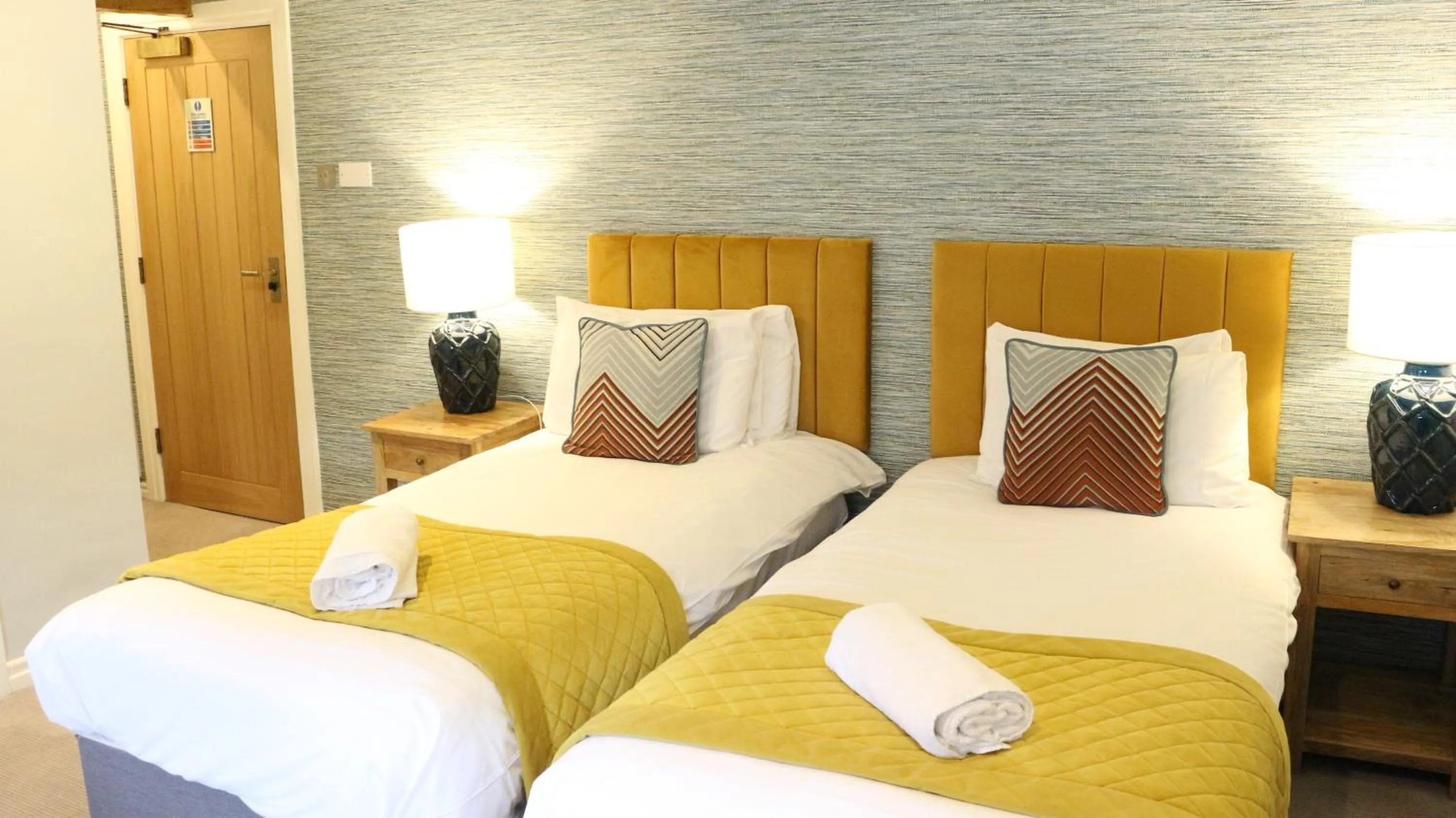 Bedroom, Bed in Manor House Hotel