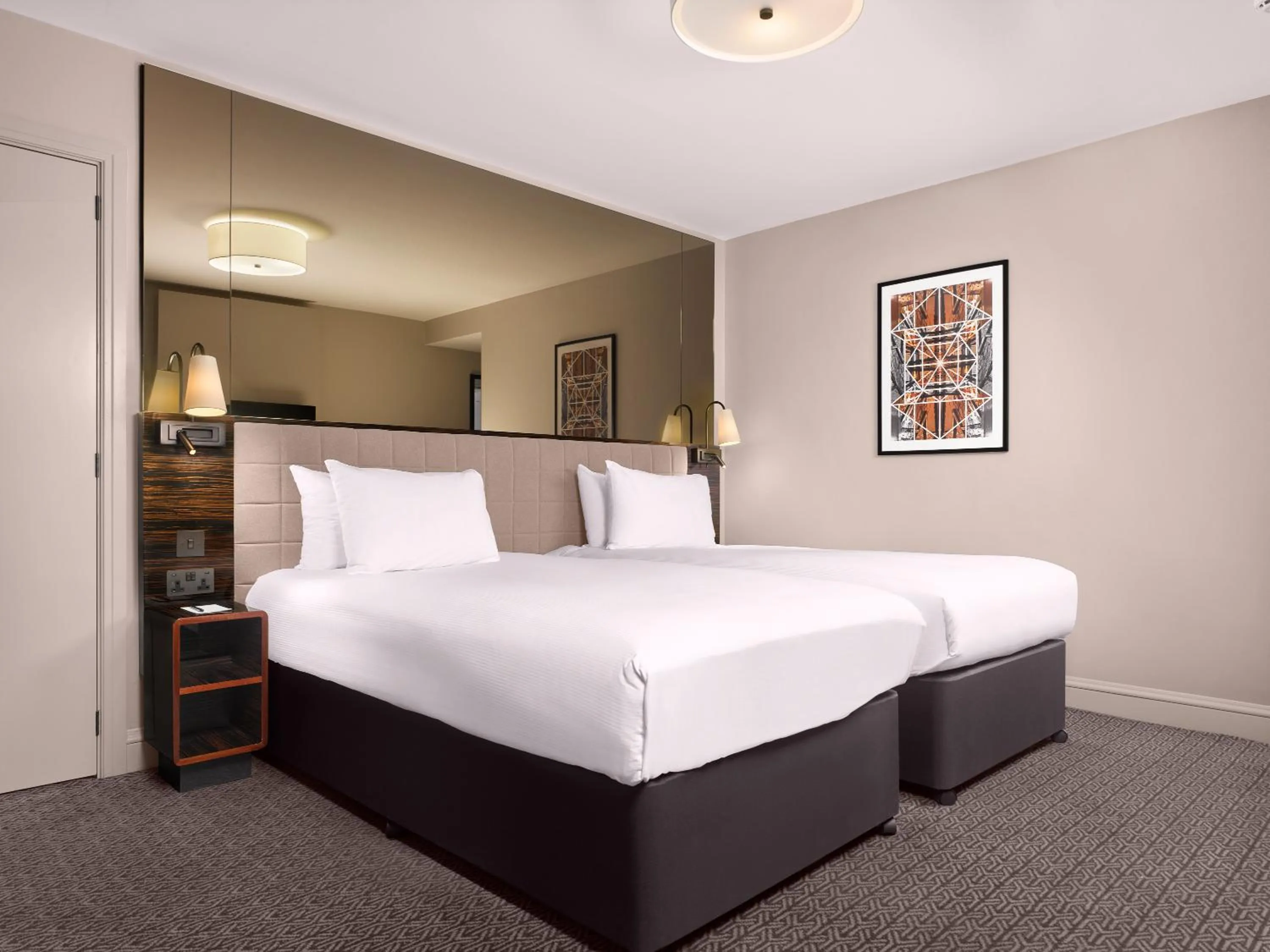 Bedroom, Bed in Strand Palace