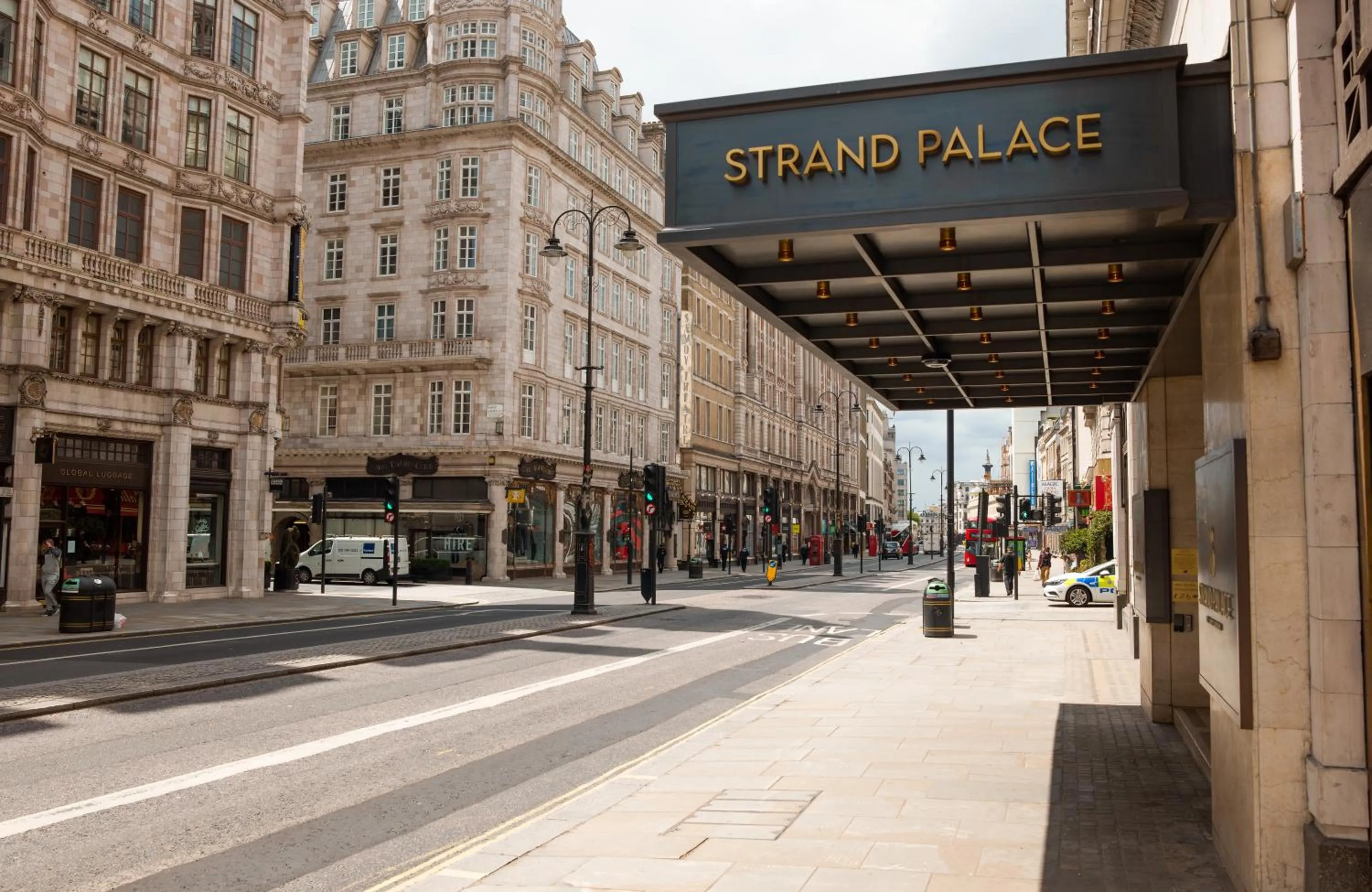 Facade/entrance in Strand Palace