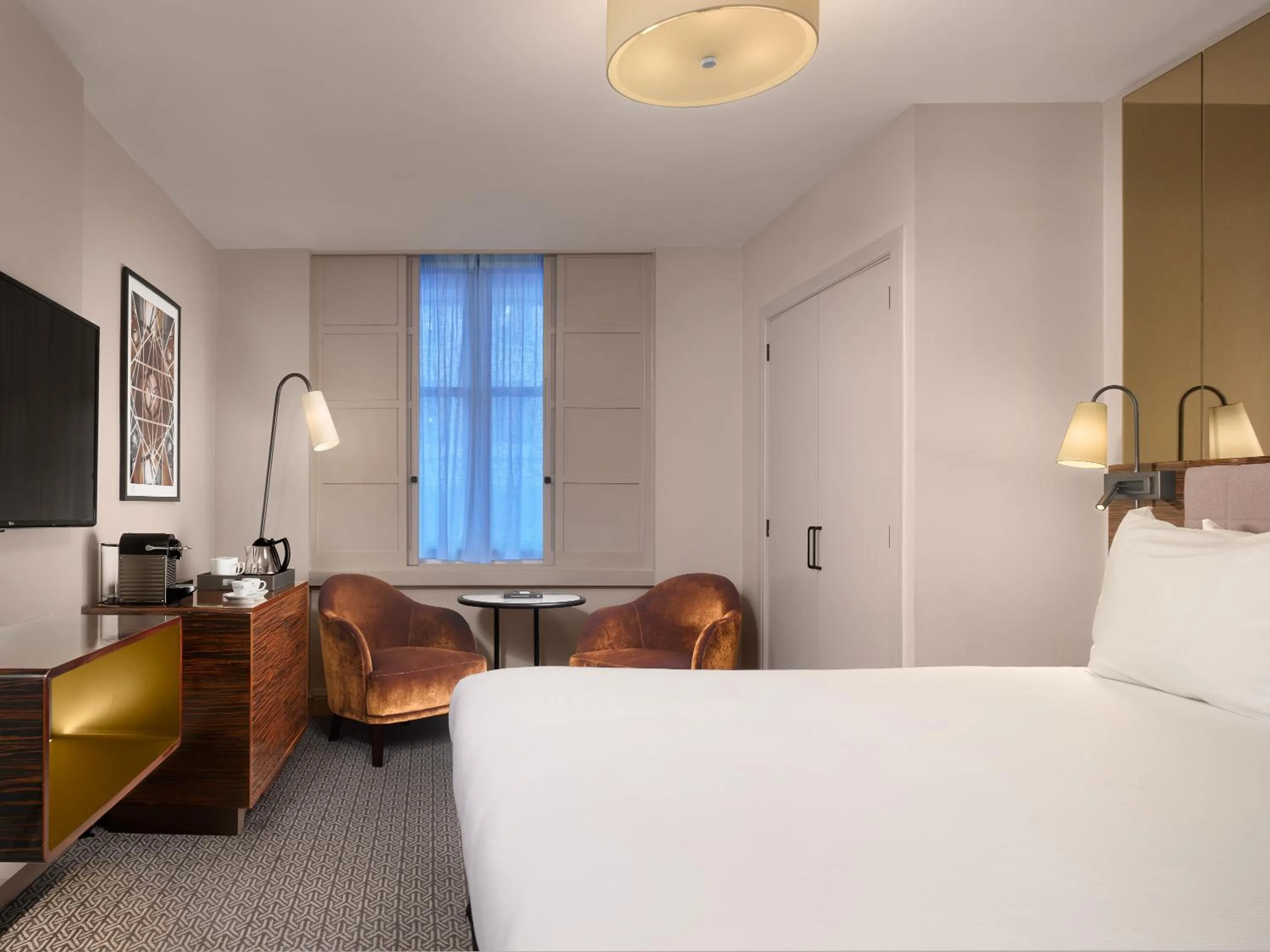 Bedroom, Bed in Strand Palace