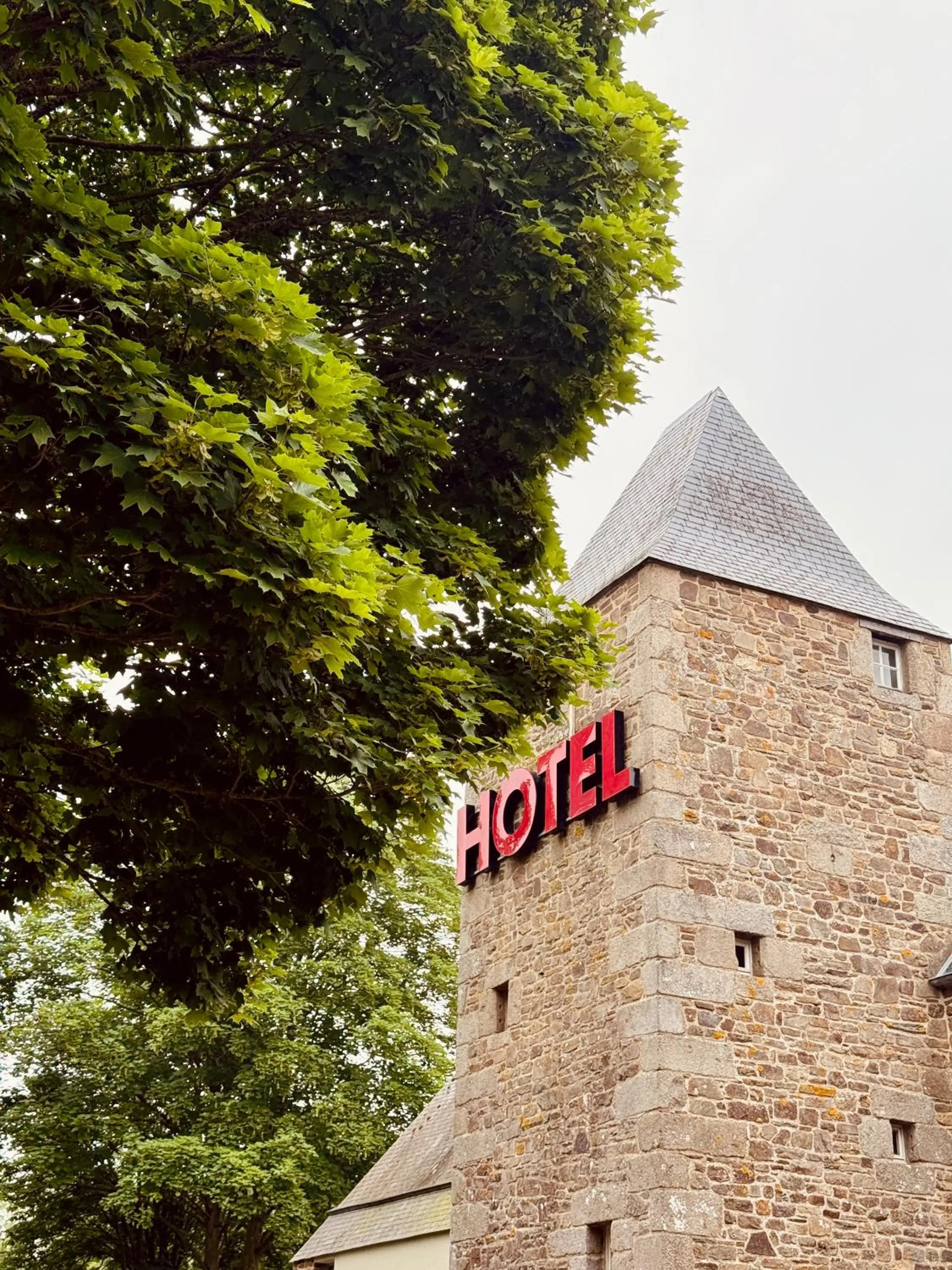 Property building in Le Saint Aubert