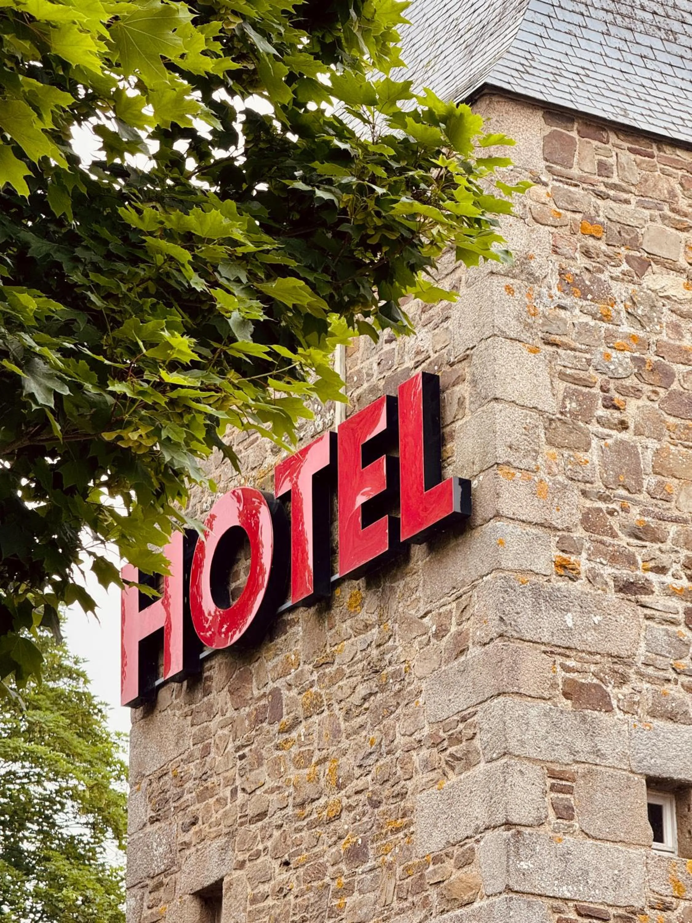 Property building in Le Saint Aubert