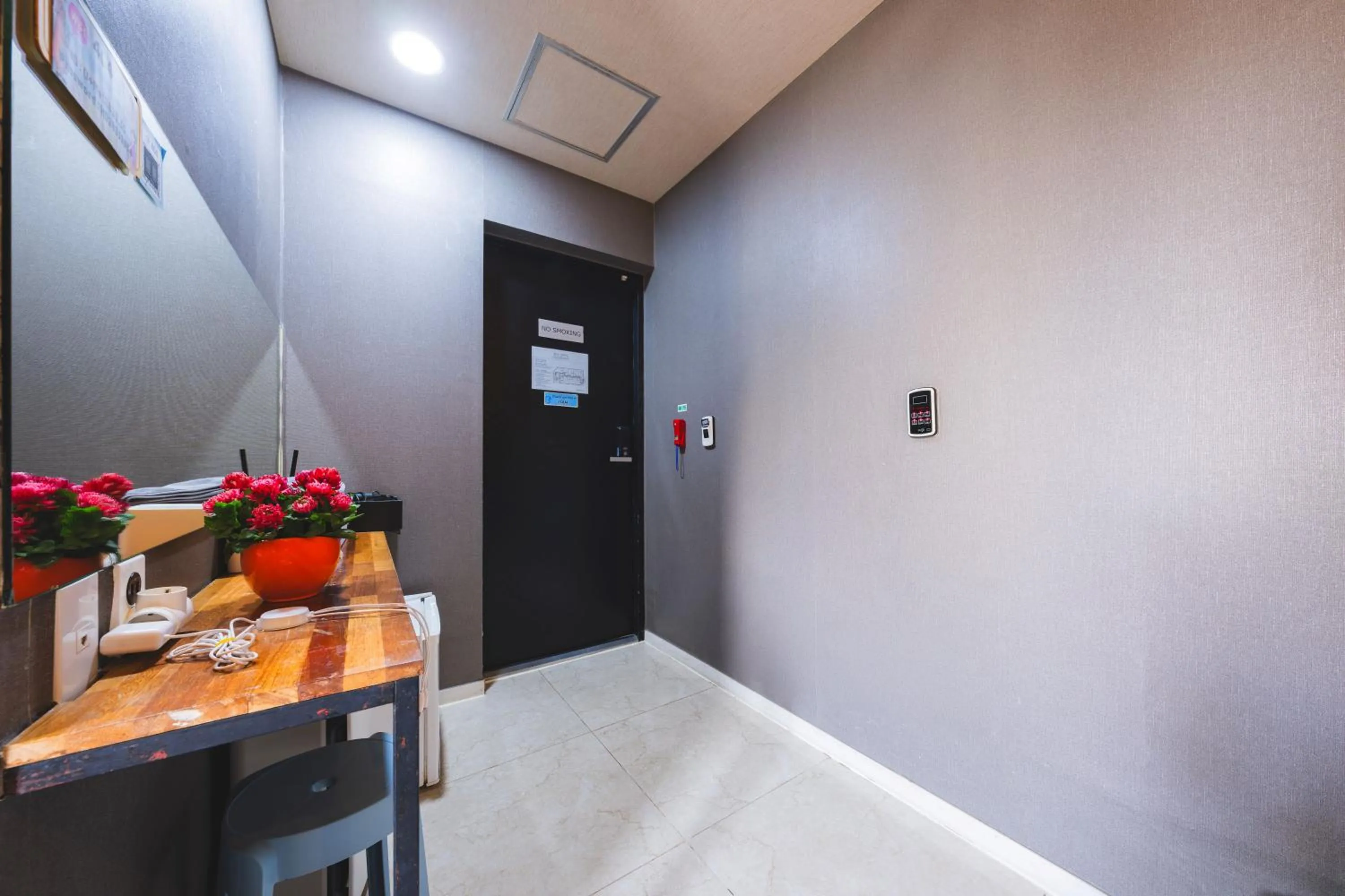 TV and multimedia in MyeongDong New Stay Inn