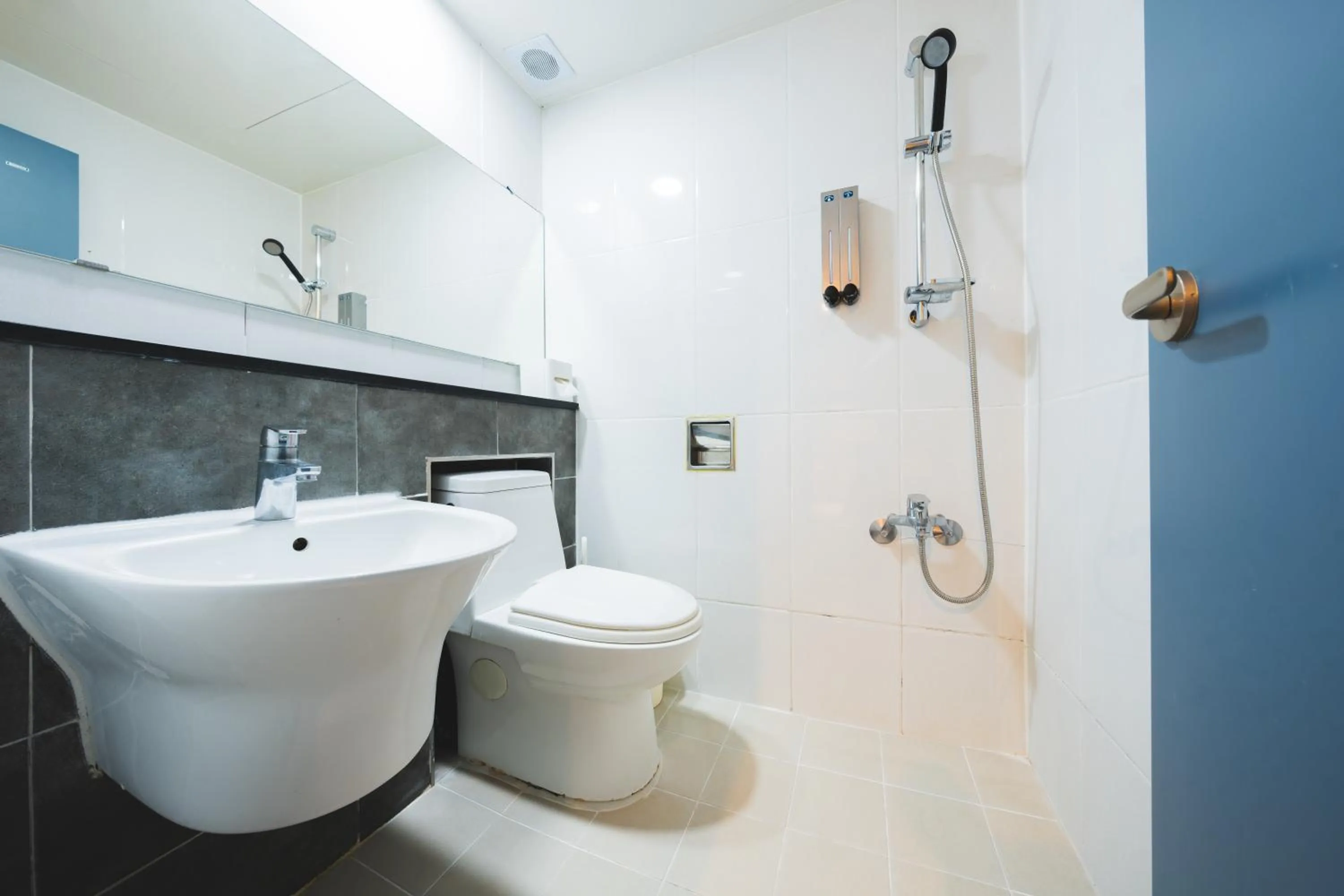 Shower in MyeongDong New Stay Inn