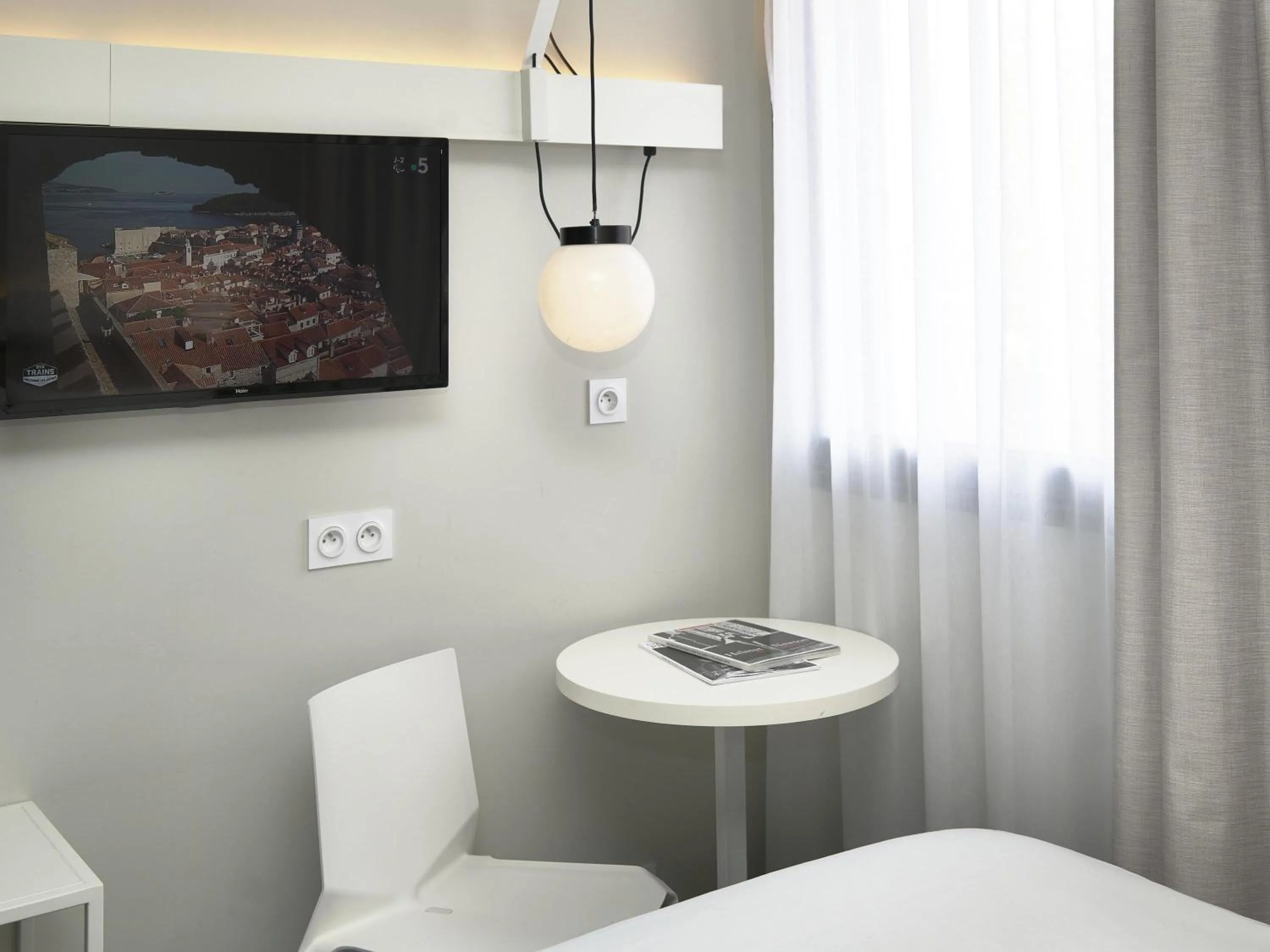 Bedroom, Bed in Ibis Annecy - Cran-Gevrier