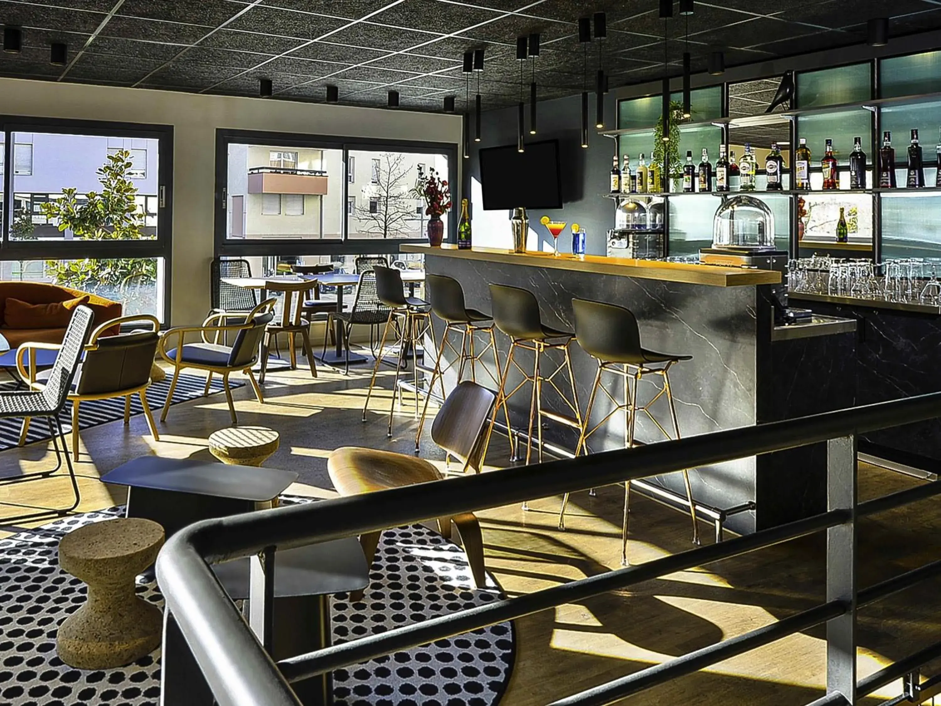 Lounge or bar in Ibis Annecy - Cran-Gevrier Lounge or bar in Ibis Annecy - Cran-Gevrier