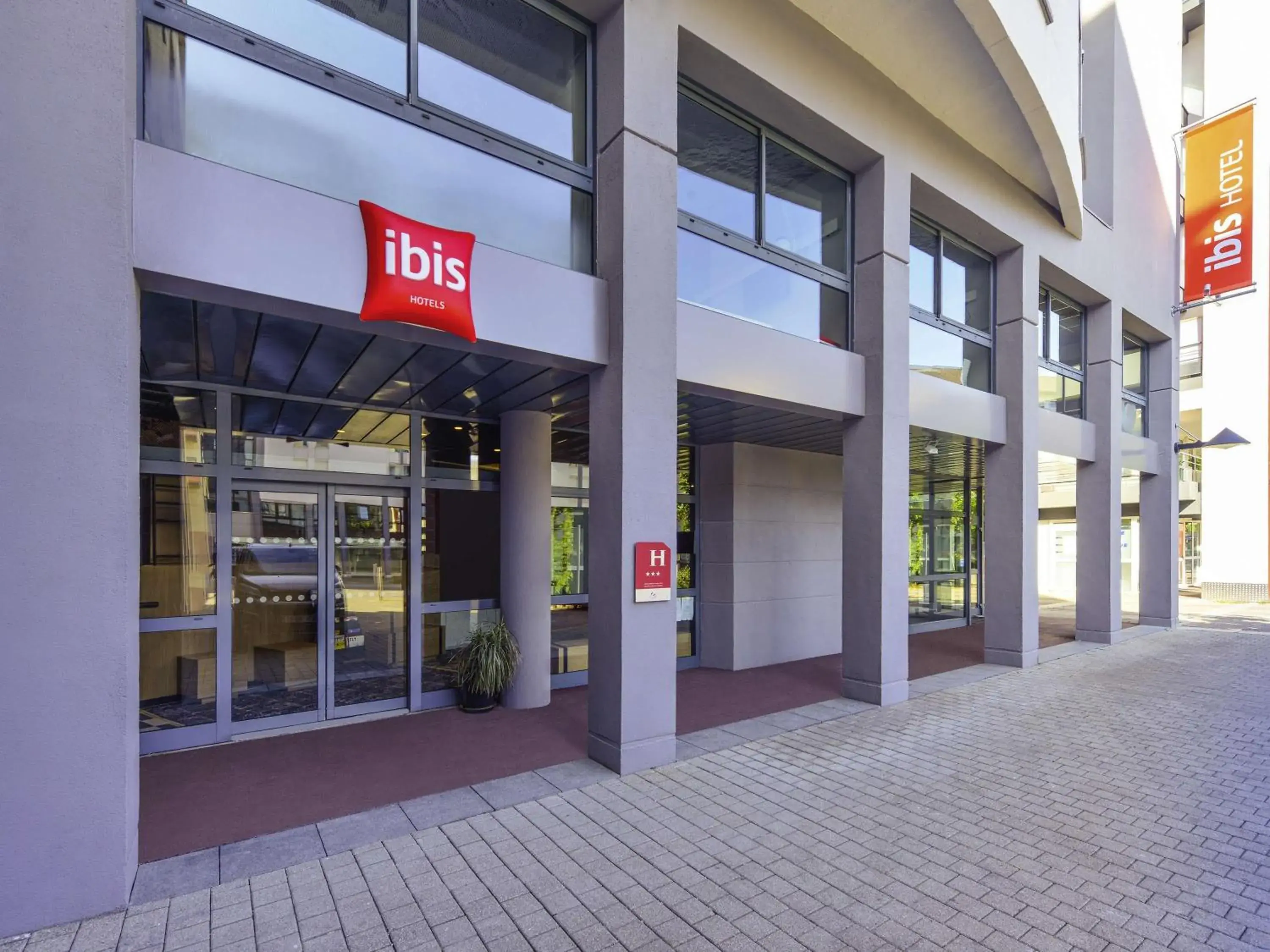 Property building in Ibis Annecy - Cran-Gevrier Property building in Ibis Annecy - Cran-Gevrier