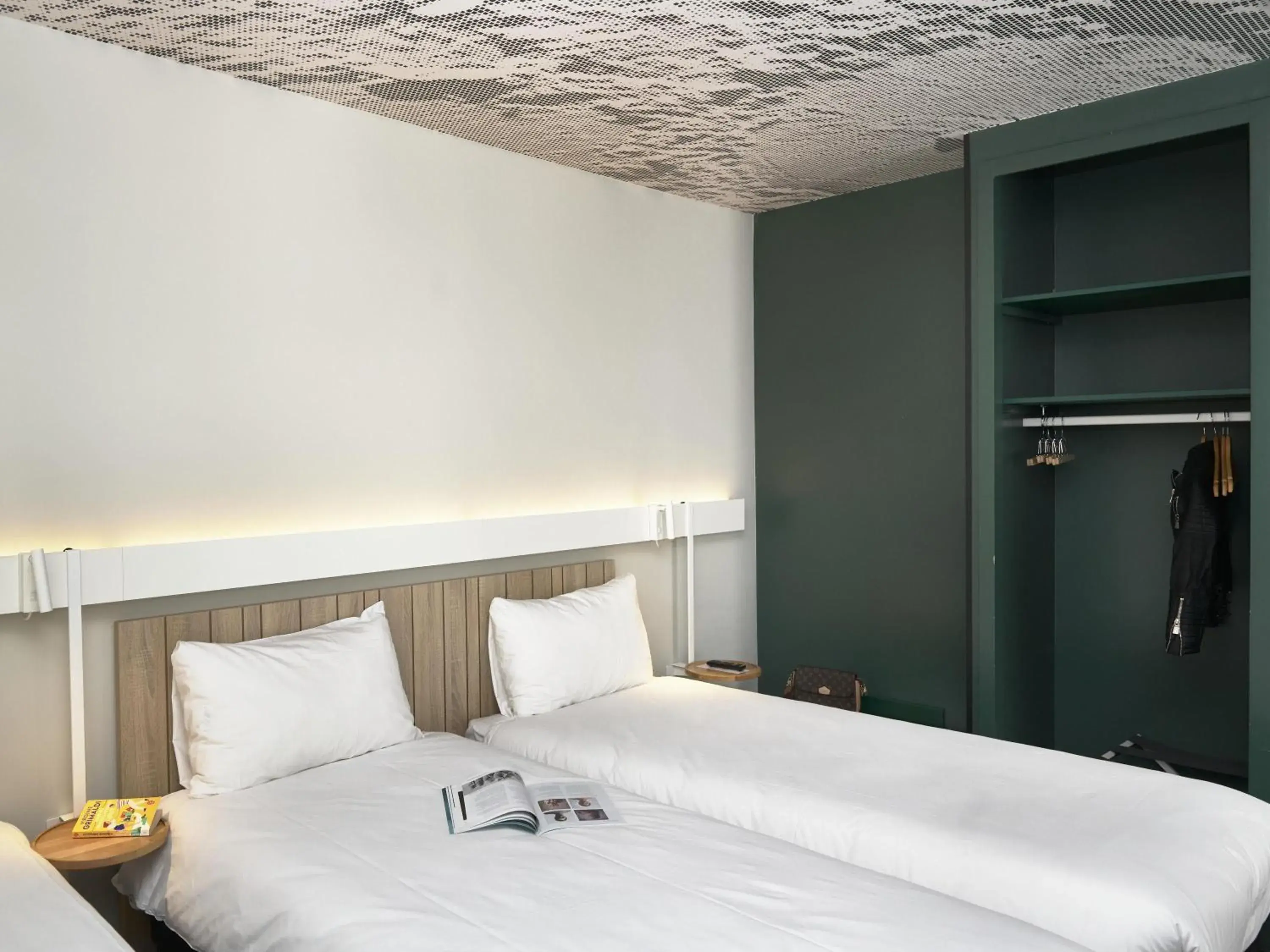 Bedroom, Bed in Ibis Annecy - Cran-Gevrier Bedroom, Bed in Ibis Annecy - Cran-Gevrier