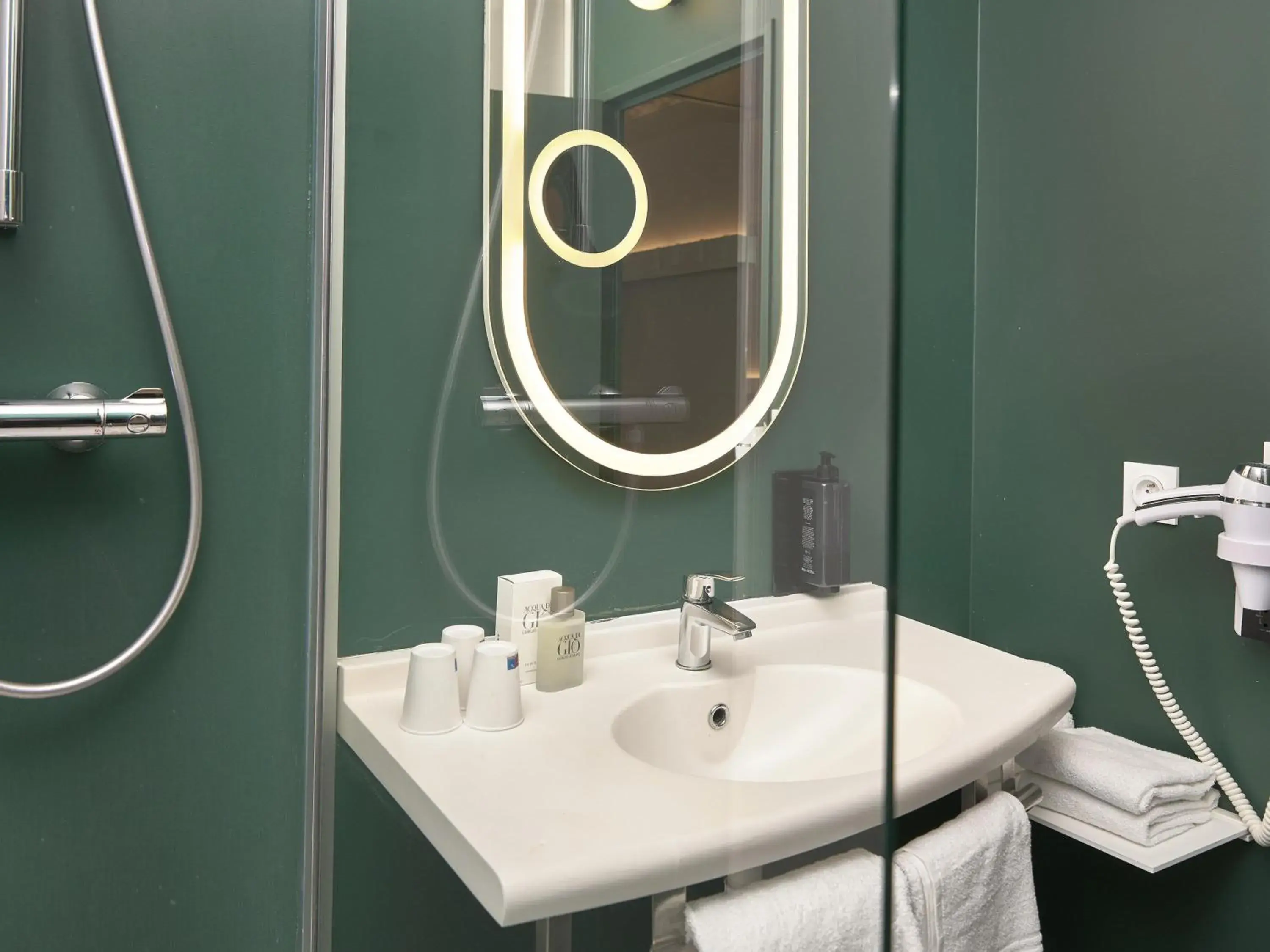 Bedroom in Ibis Annecy - Cran-Gevrier Bedroom in Ibis Annecy - Cran-Gevrier