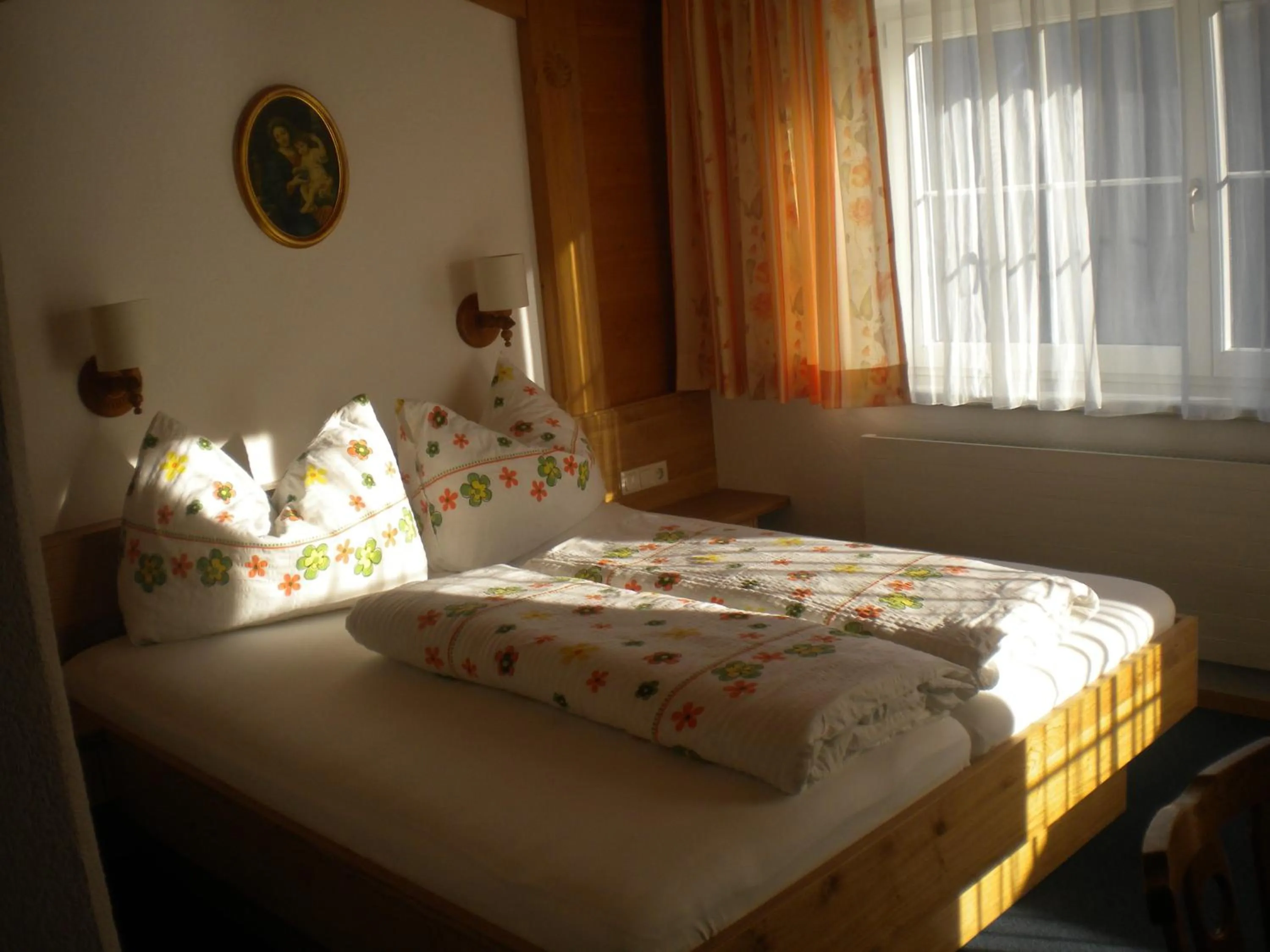 Bedroom, Bed in Erika Sporer