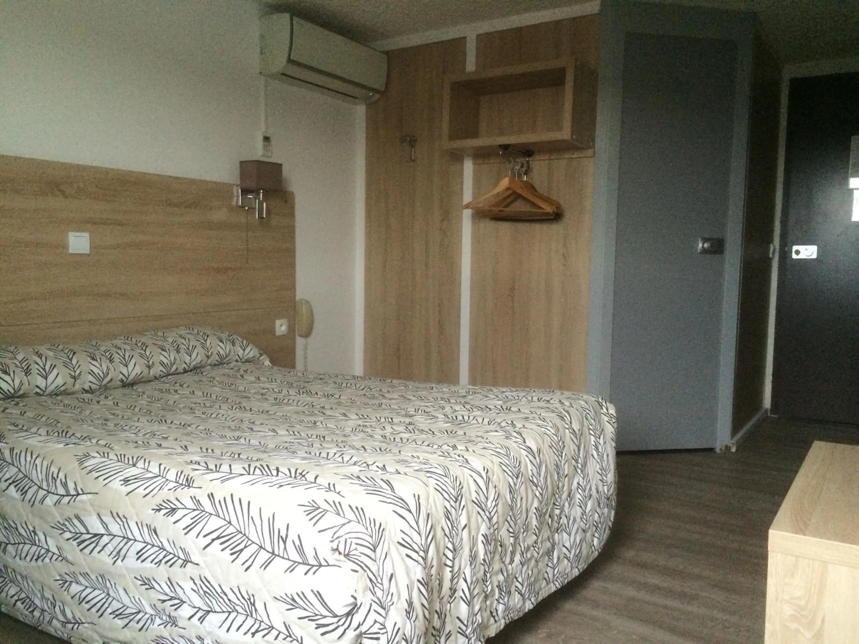 Bedroom, Bed in Hotel les Tourrades