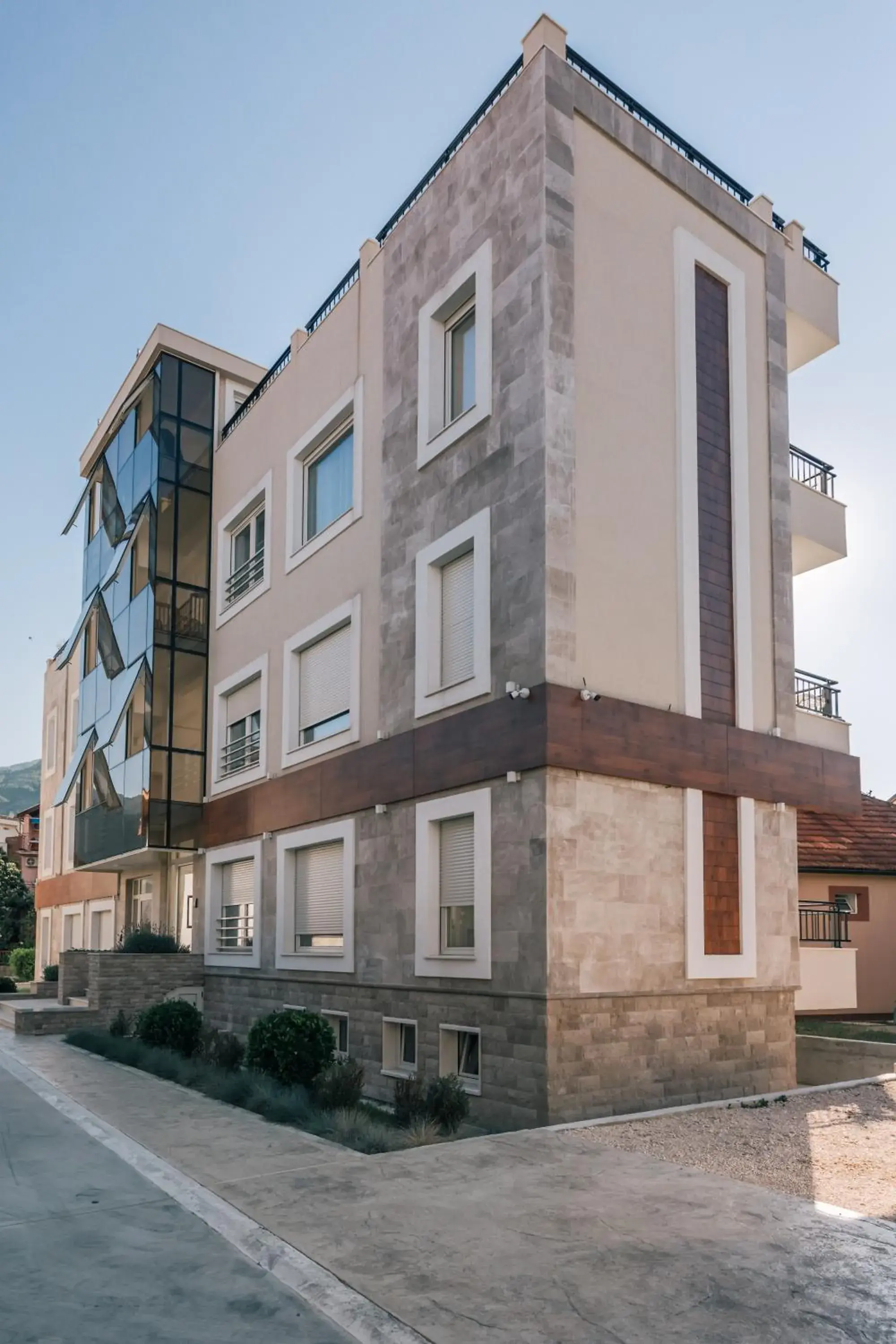 Property building in Villa Royal Apartments Property building in Villa Royal Apartments