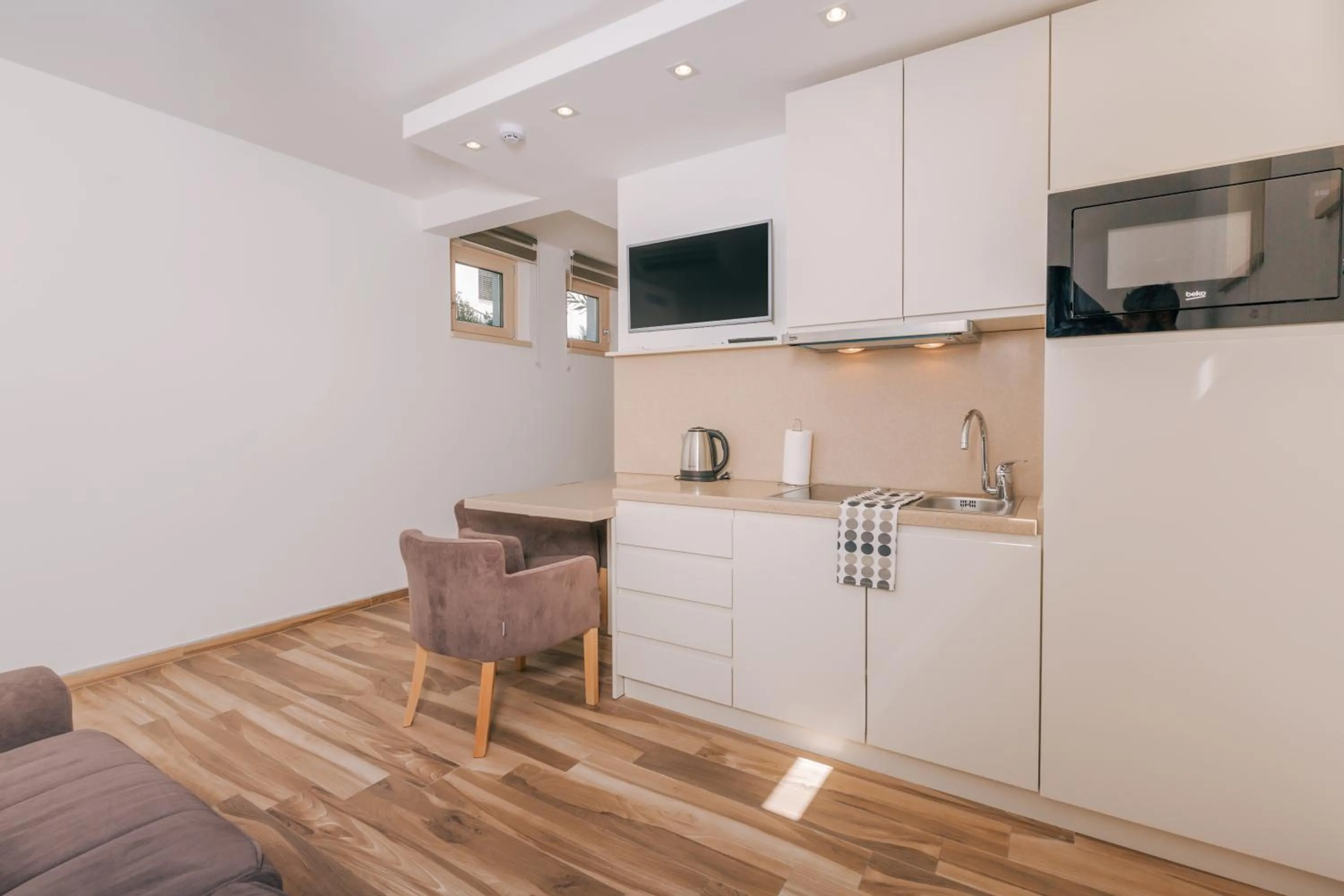 Coffee/tea facilities in Villa Royal Apartments