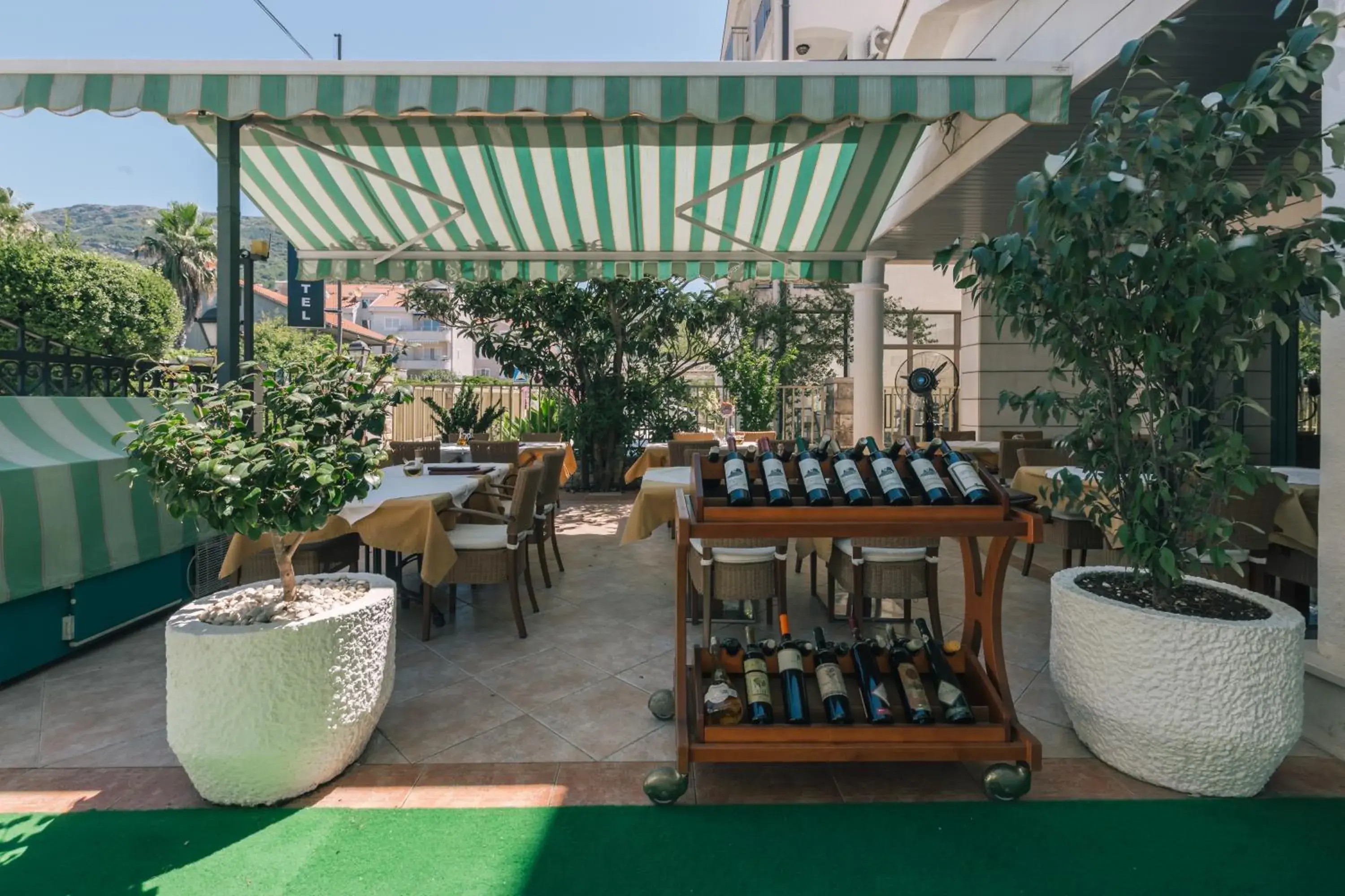 Restaurant/places to eat in Villa Royal Apartments Restaurant/places to eat in Villa Royal Apartments