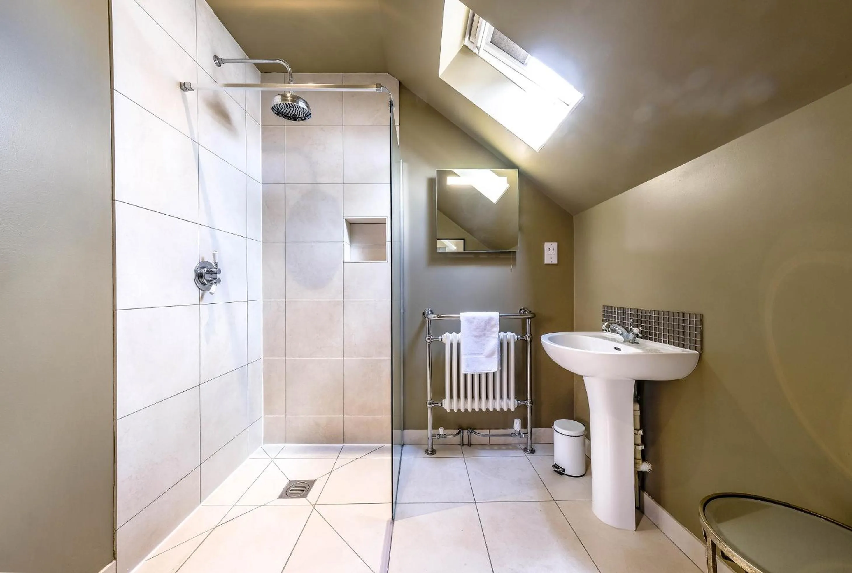 Bathroom in The Westleton Crown