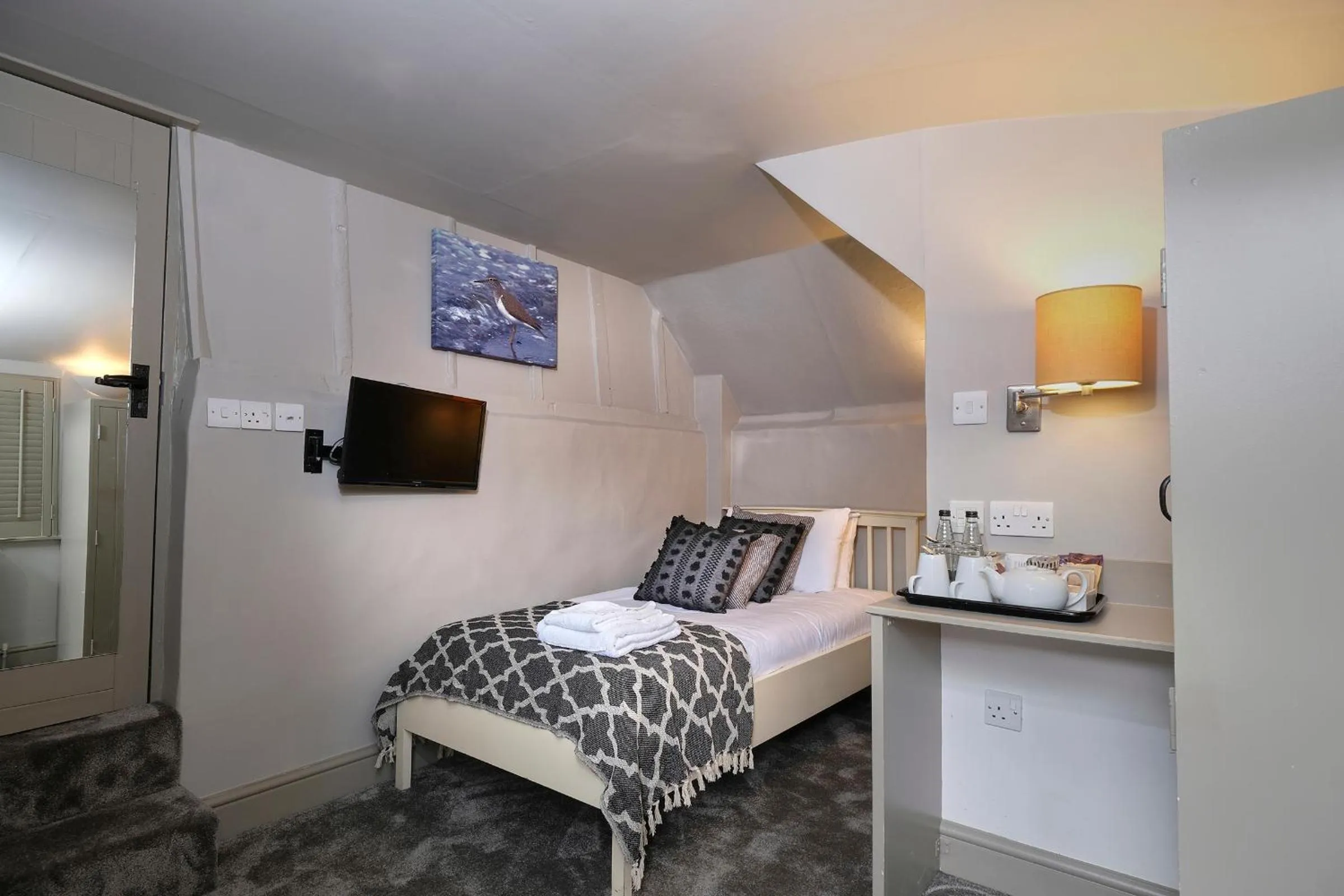 Bedroom, Bed in The Westleton Crown