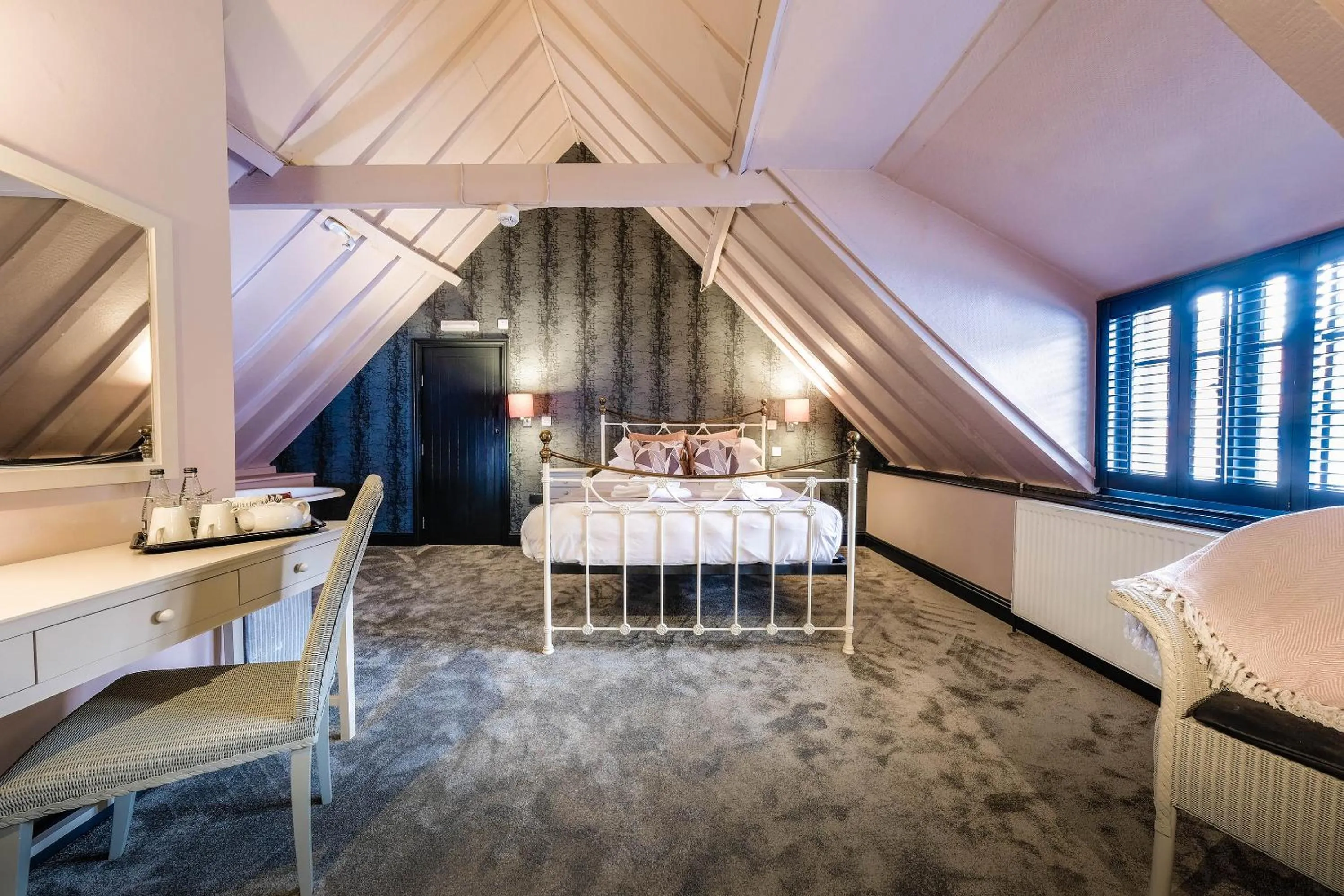 Bedroom, Bed in The Westleton Crown