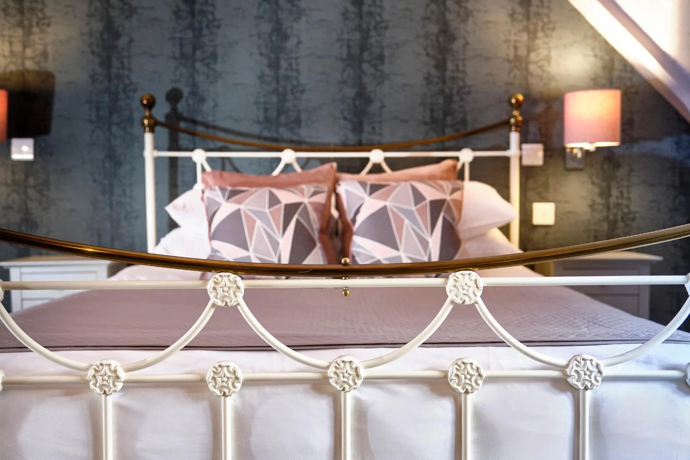 Bedroom, Bed in The Westleton Crown