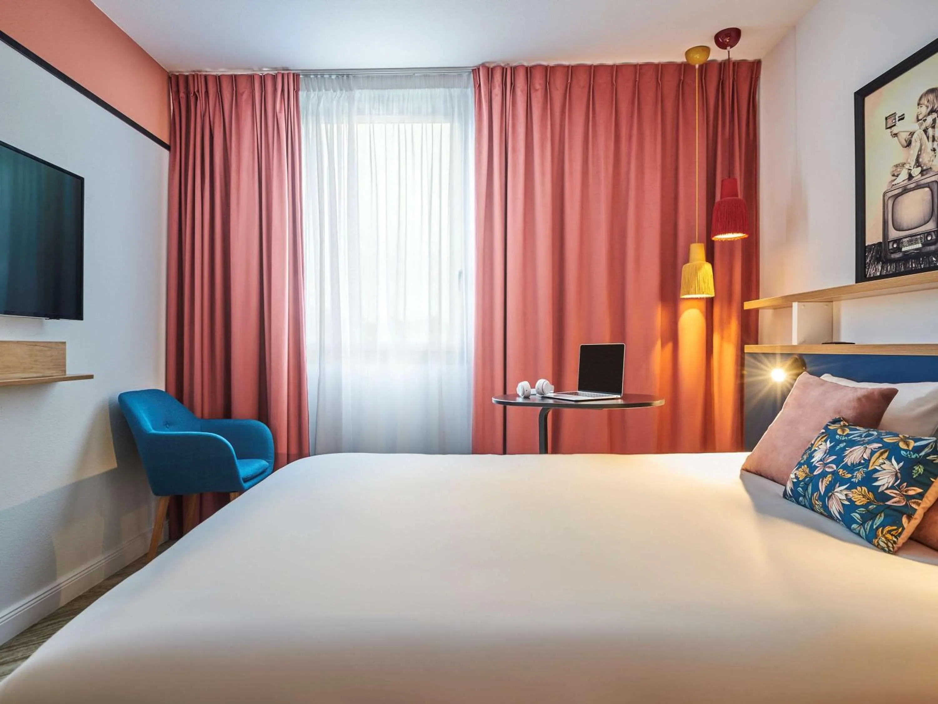 Photo of the whole room, Bed in Ibis Styles Paris Gennevilliers