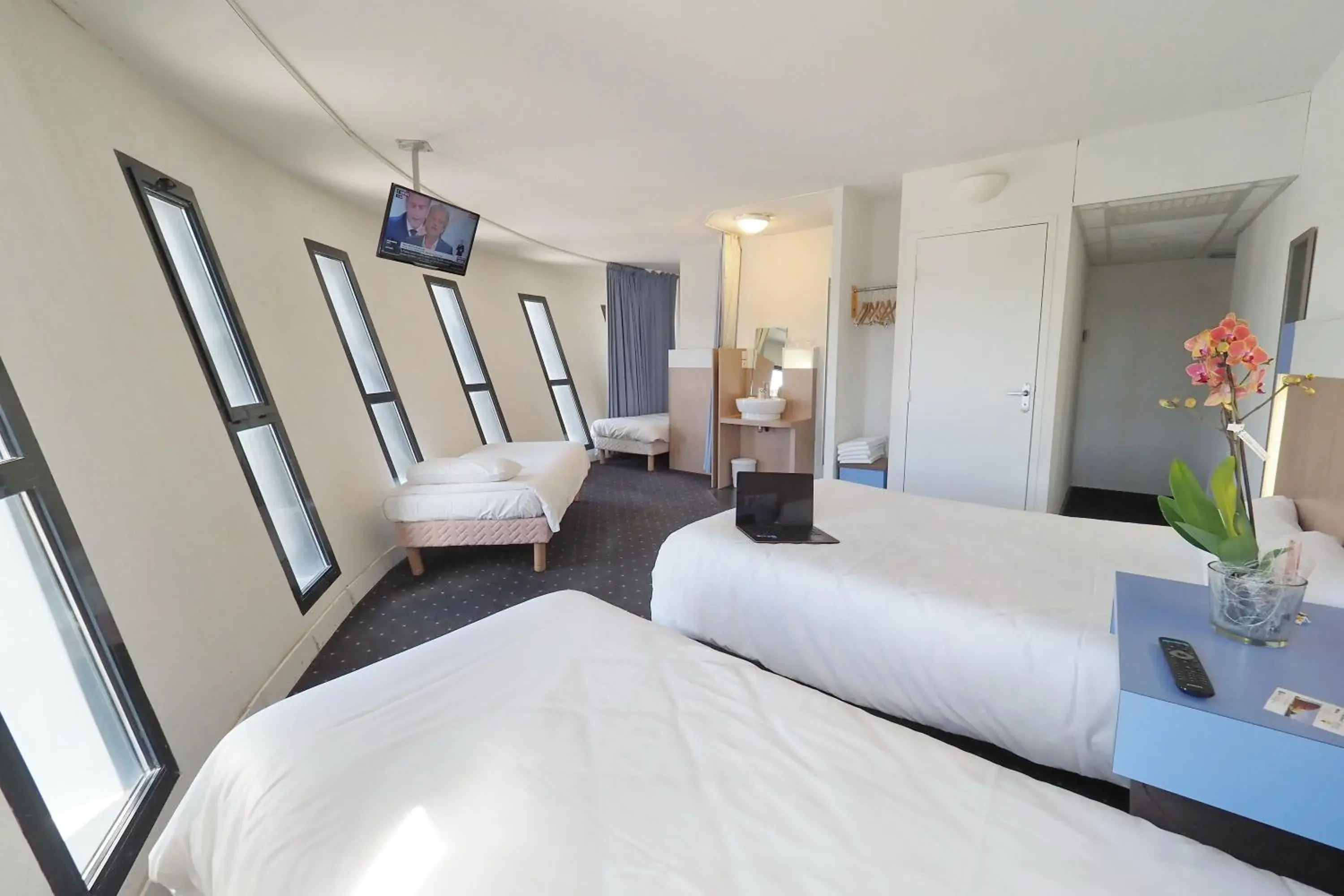 Bed in The Originals Access, Hôtel Millau Sud Bed in The Originals Access, Hôtel Millau Sud