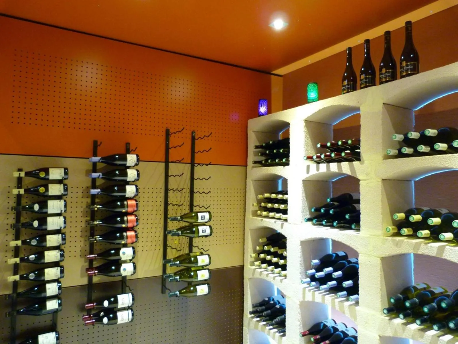 Restaurant/places to eat in Hôtel Le Kolibri