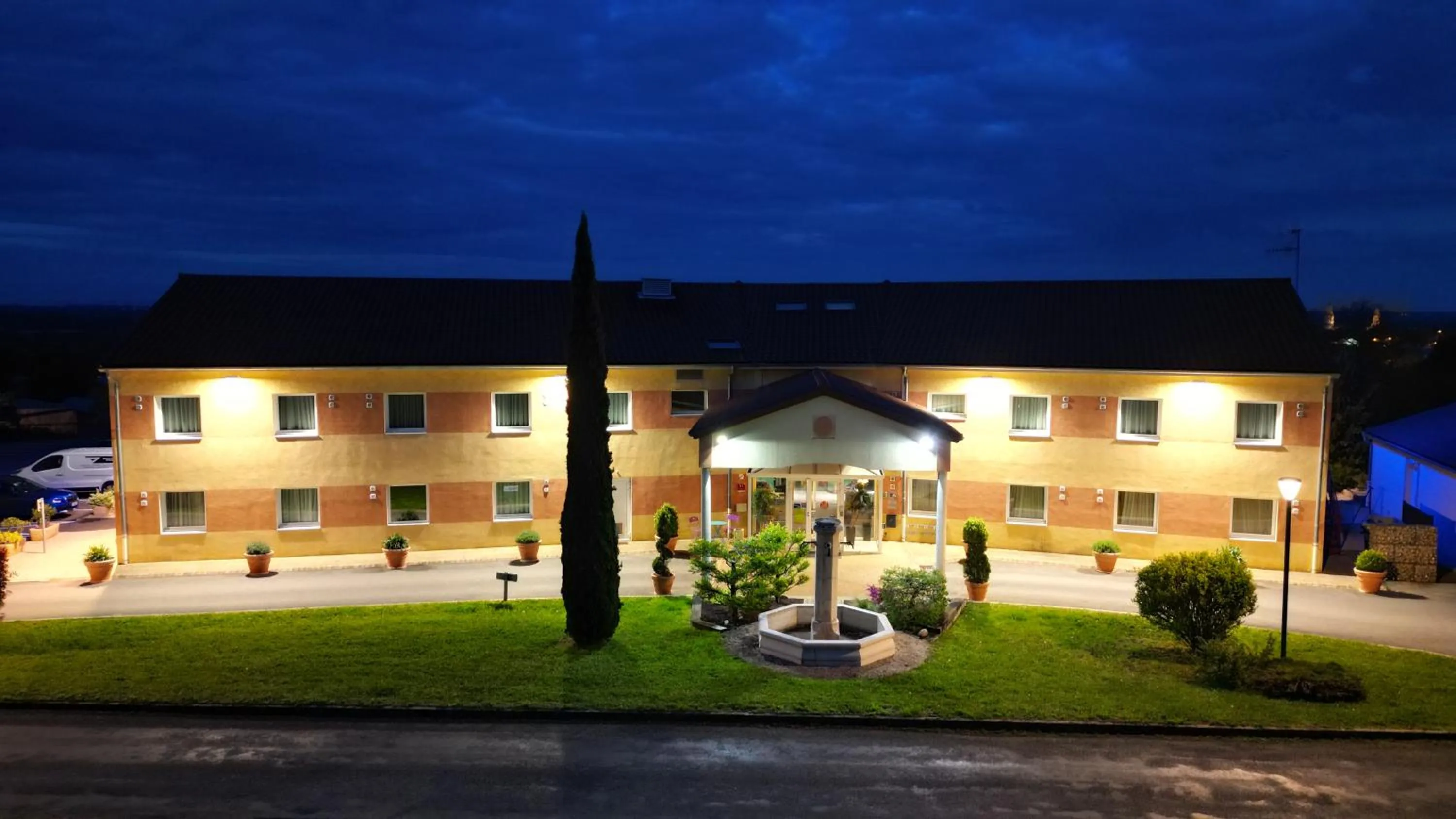 Property building in Hôtel Le Kolibri