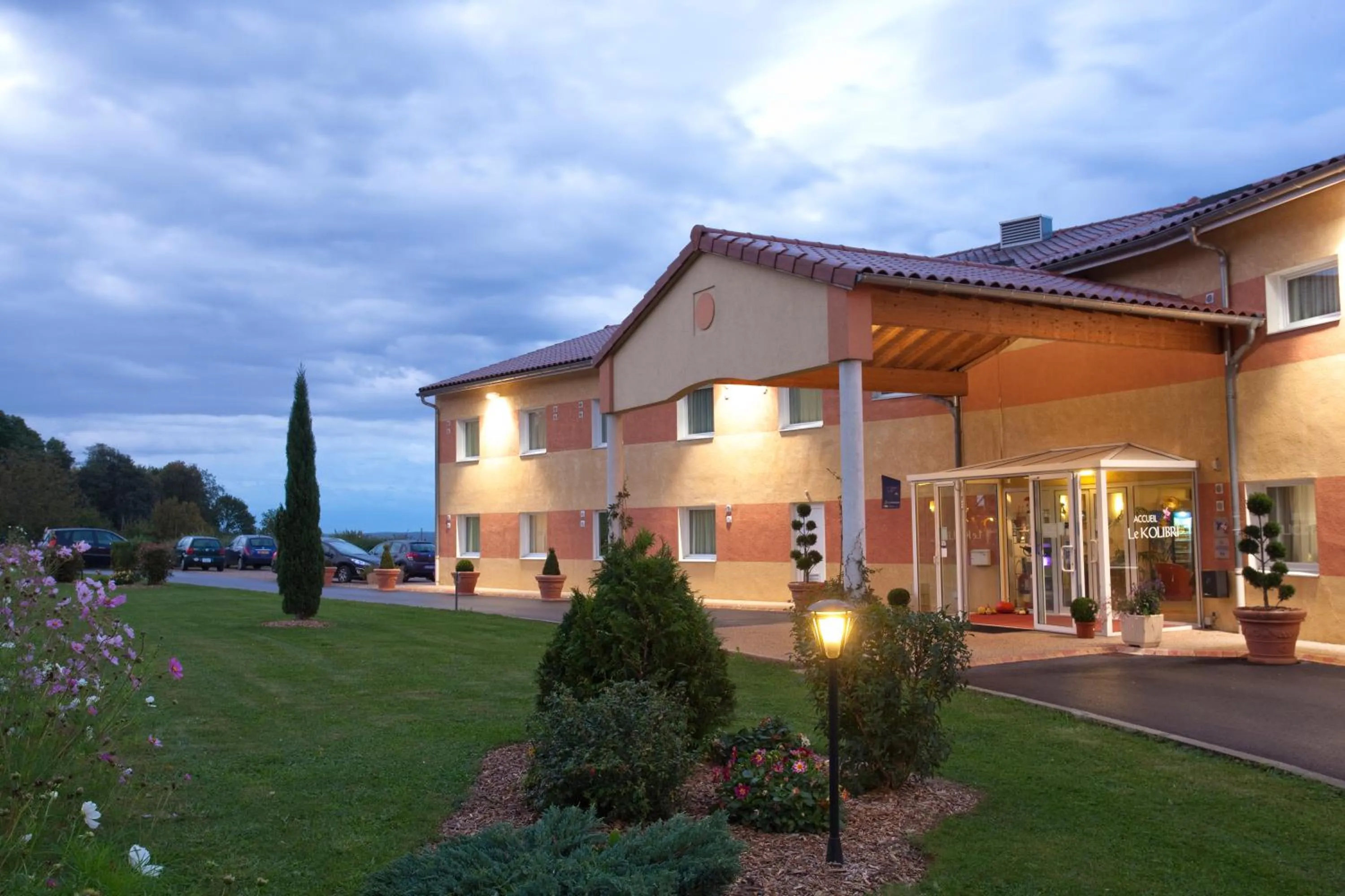 Property building in Hôtel Le Kolibri