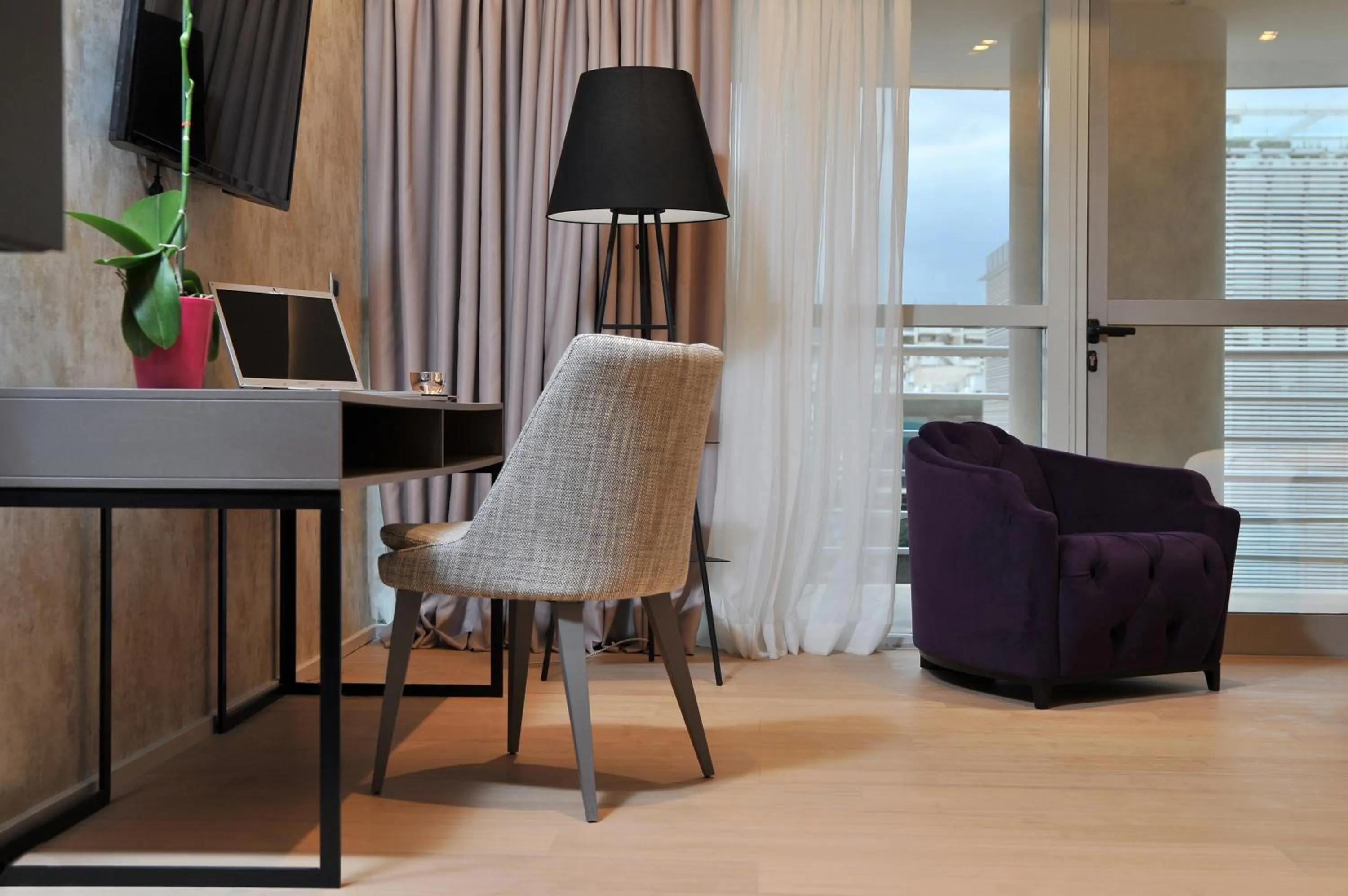 Day in Athenaeum Grand Hotel