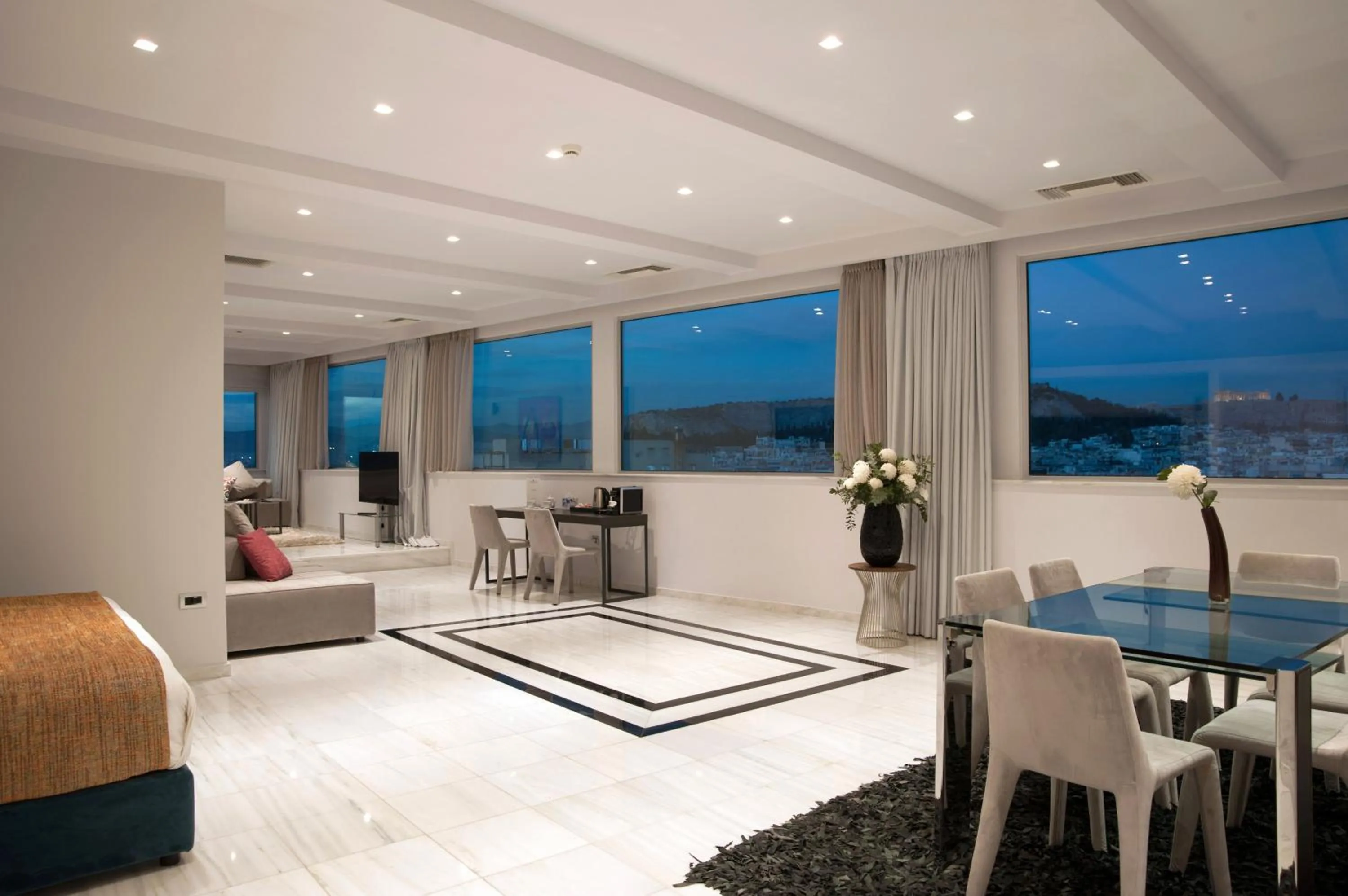 Living room in Athenaeum Grand Hotel