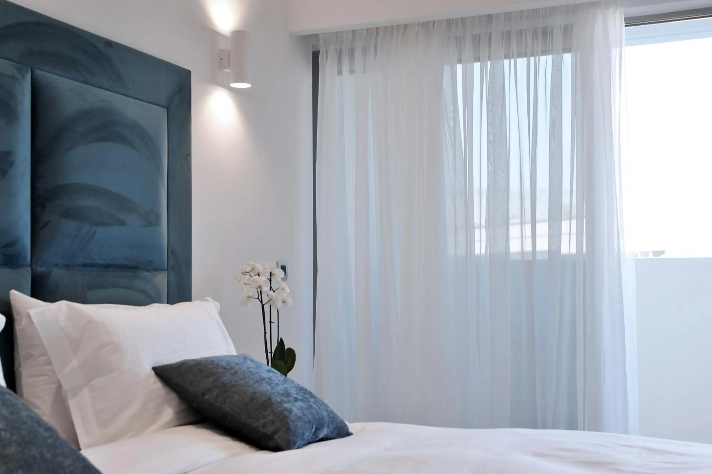 Bed in Athenaeum Grand Hotel