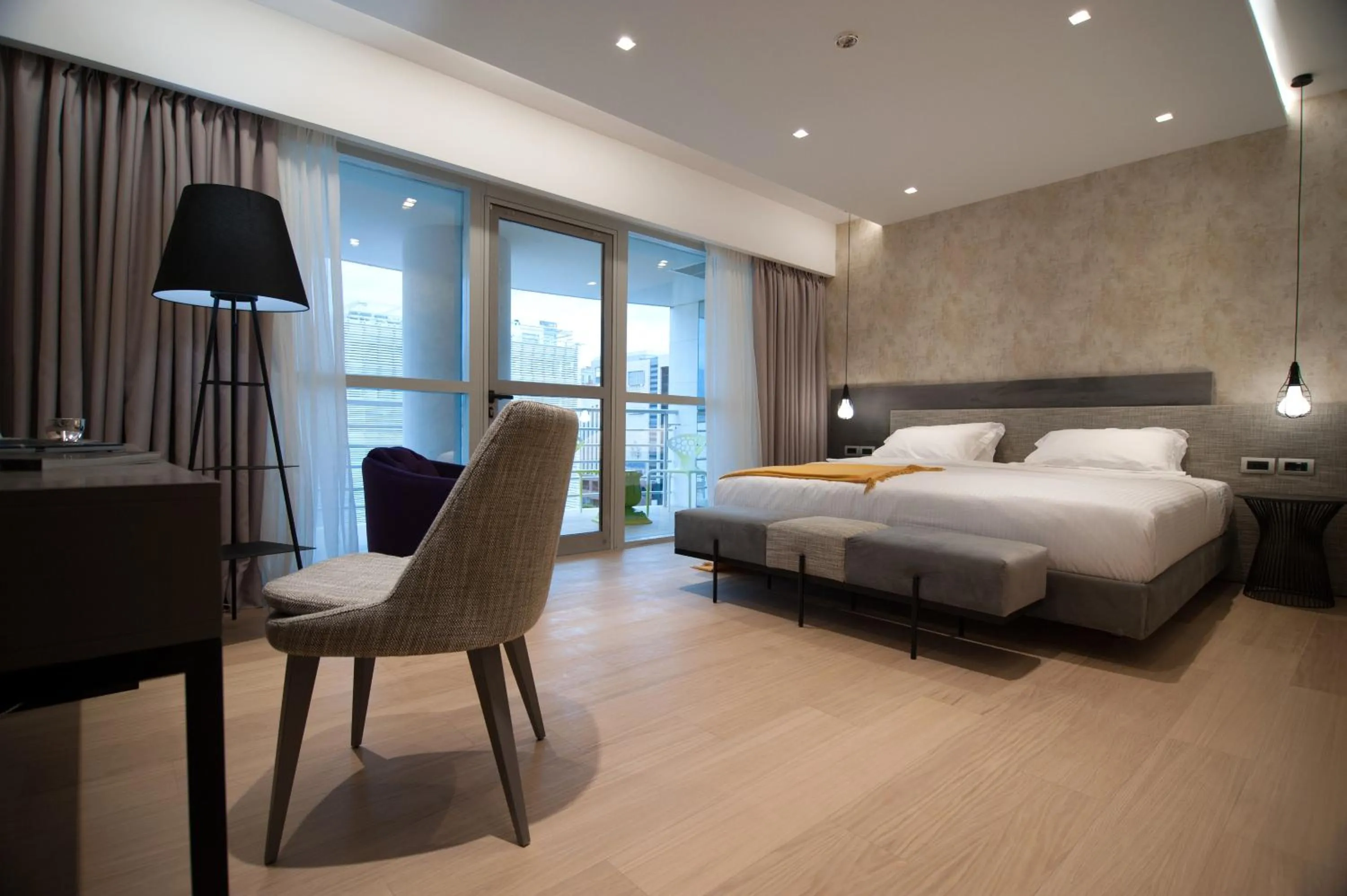 Bed in Athenaeum Grand Hotel