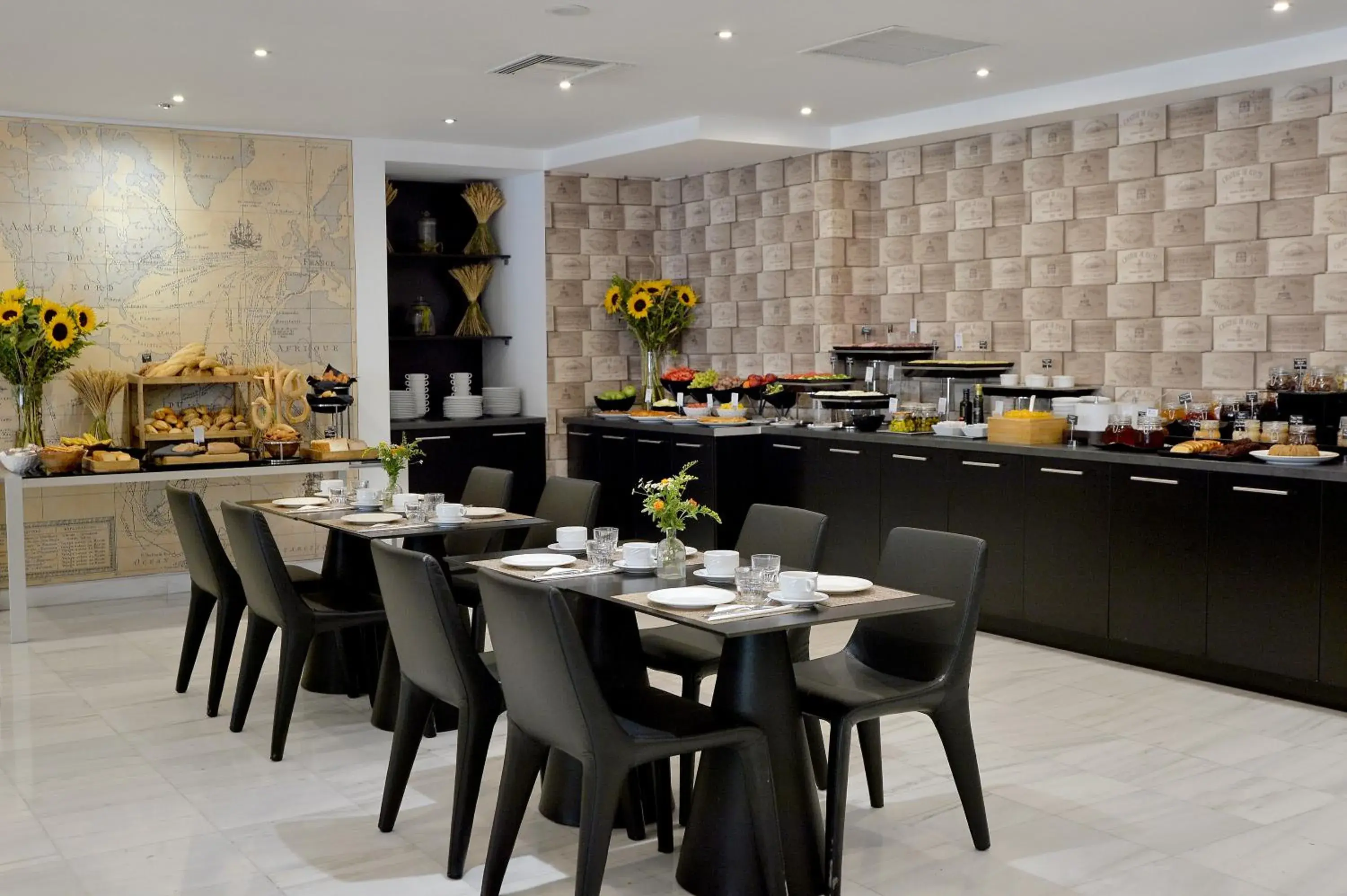 Restaurant/places to eat in Athenaeum Grand Hotel Restaurant/places to eat in Athenaeum Grand Hotel