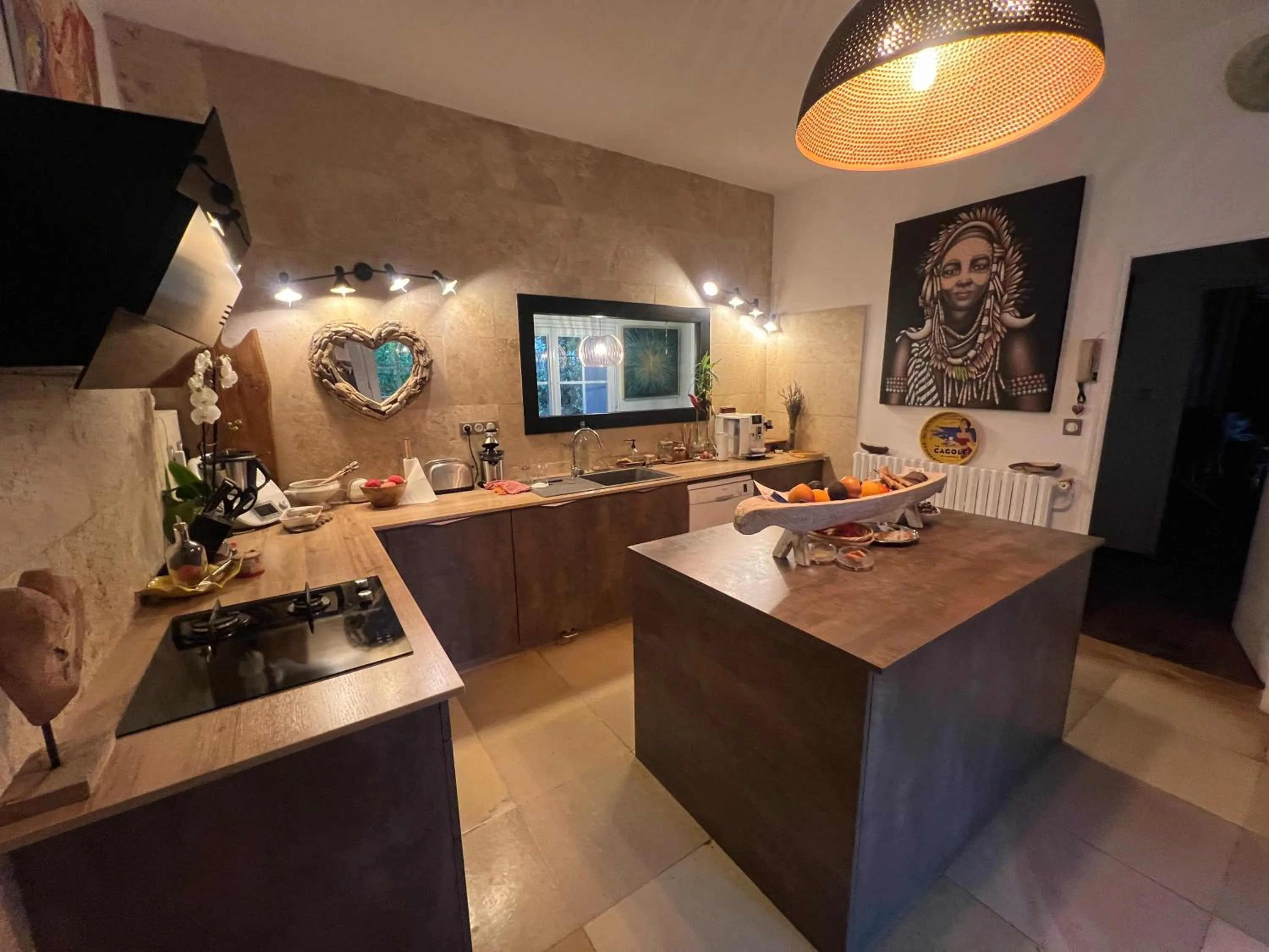 Kitchen or kitchenette in Bastide du Bonheur Saint Donat