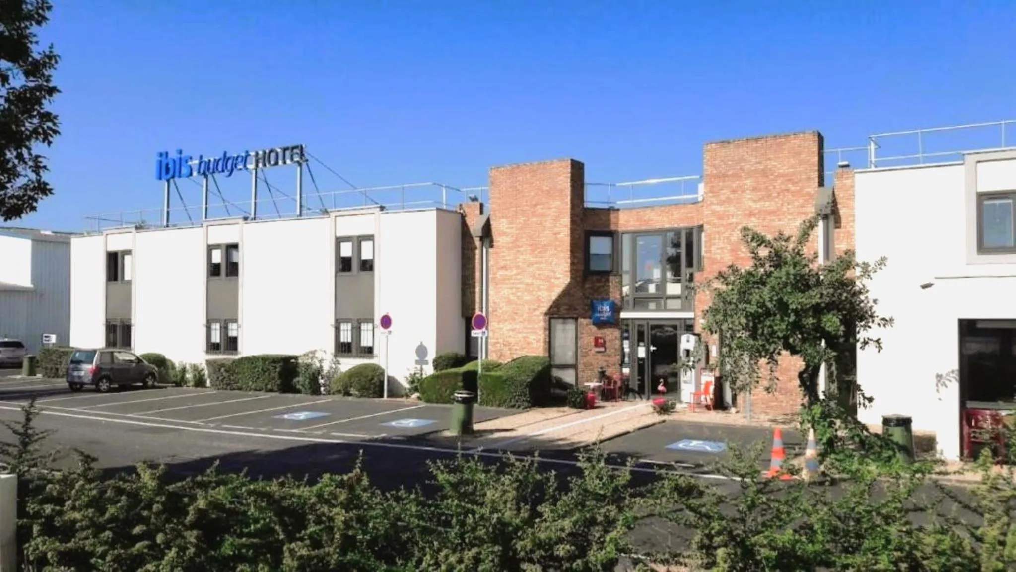 Property building in Ibis Budget Clermont Ferrand - Le Brezet - Aeroport