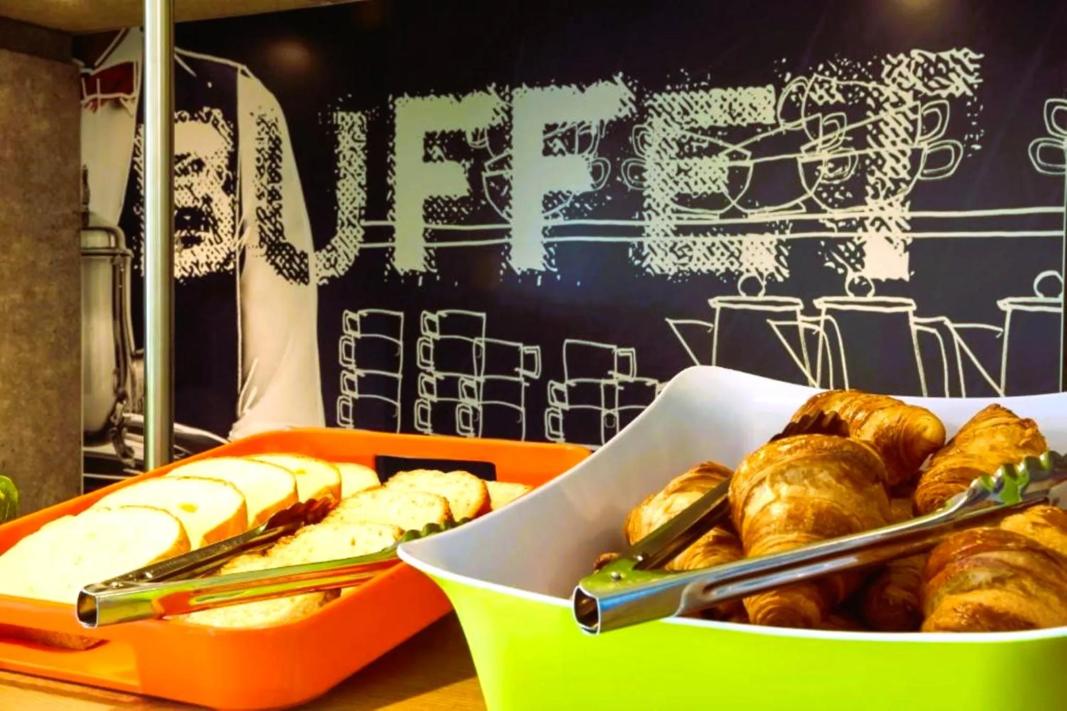 Breakfast in Ibis Budget Clermont Ferrand - Le Brezet - Aeroport