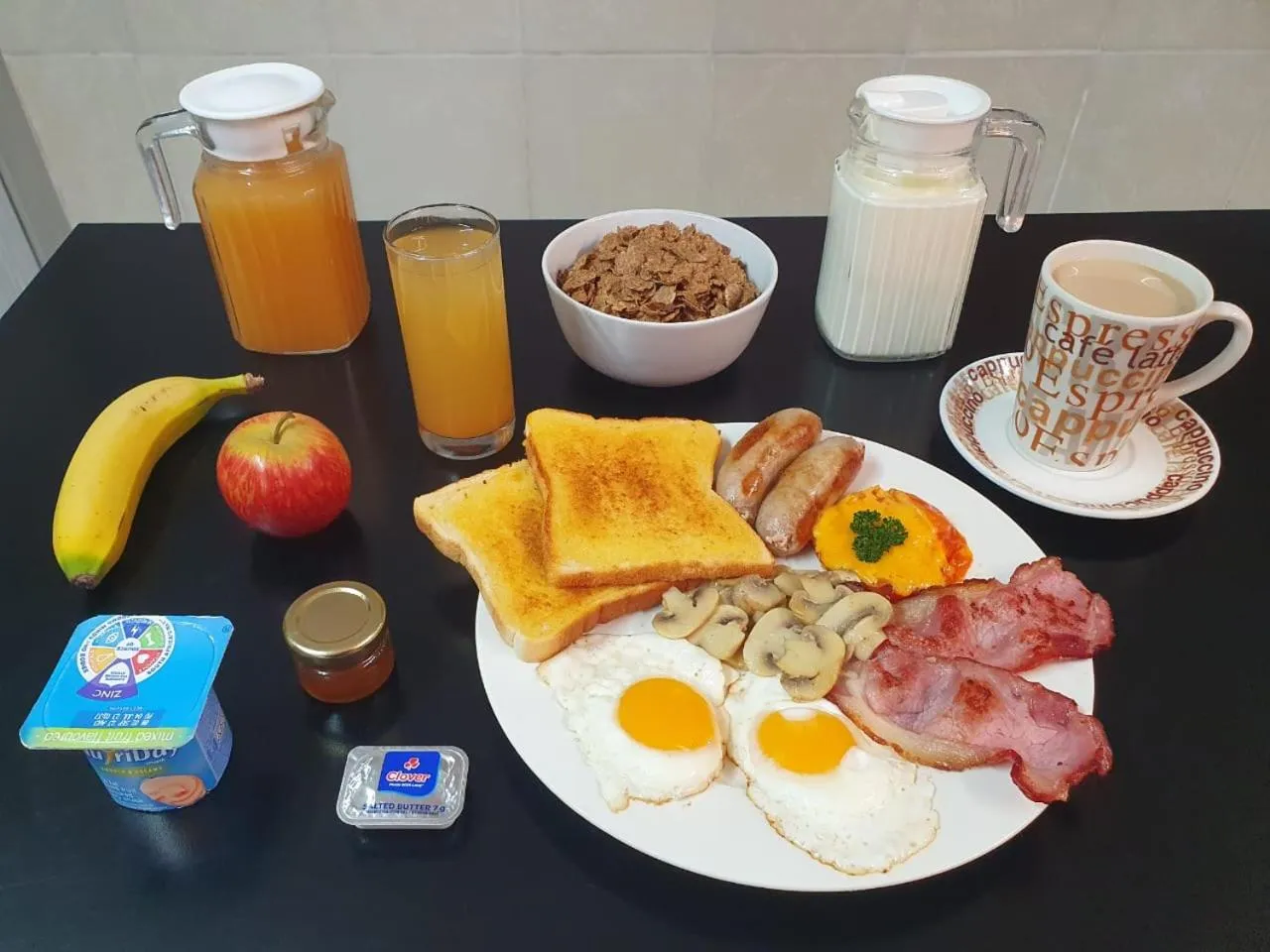 Breakfast in Lavender Lane