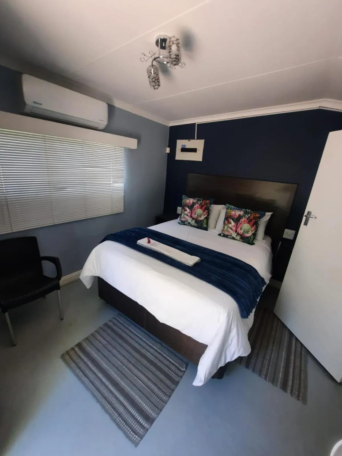 Bedroom, Bed in Lavender Lane