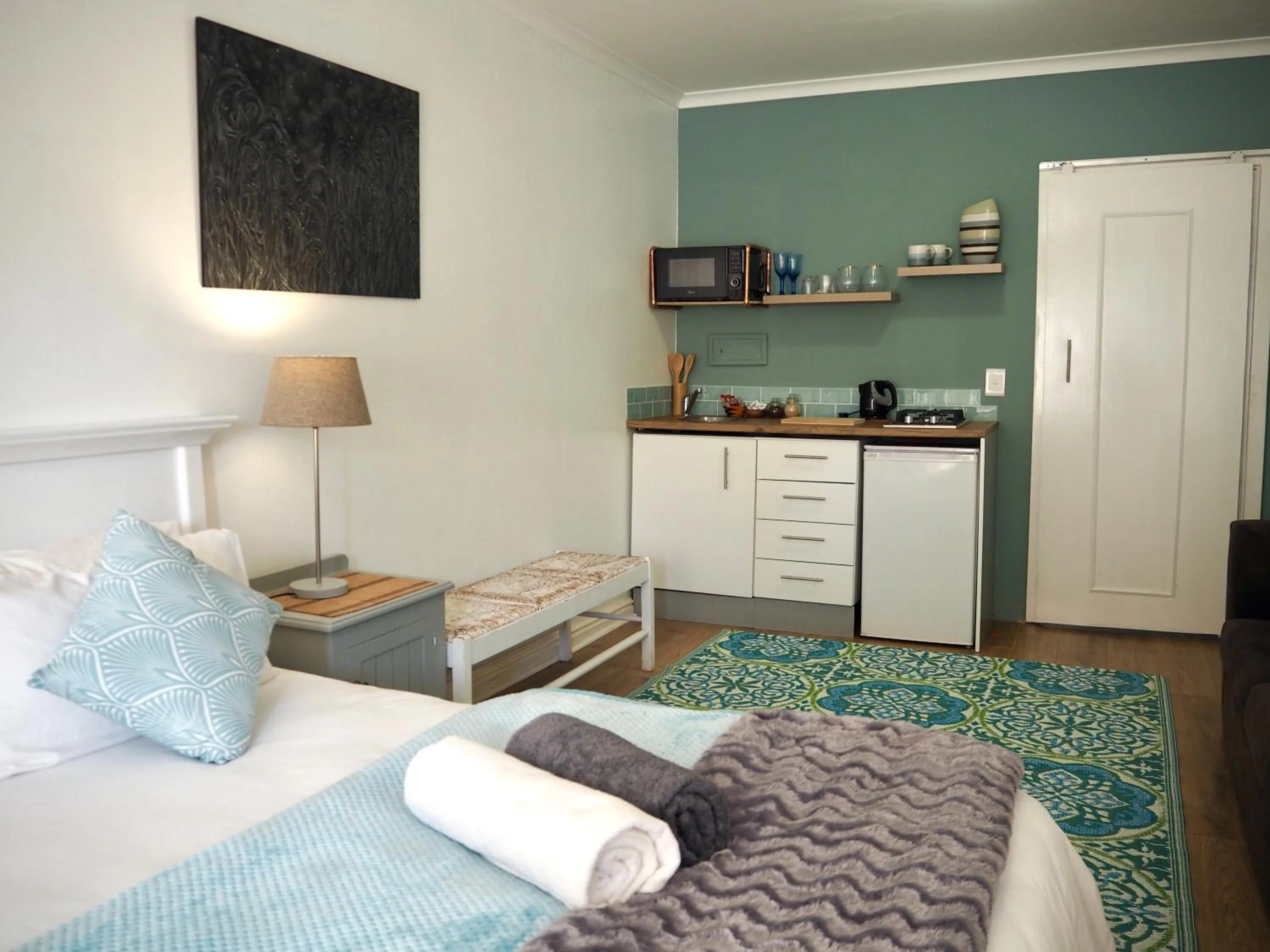 TV and multimedia, Bed in African Breeze Guesthouse