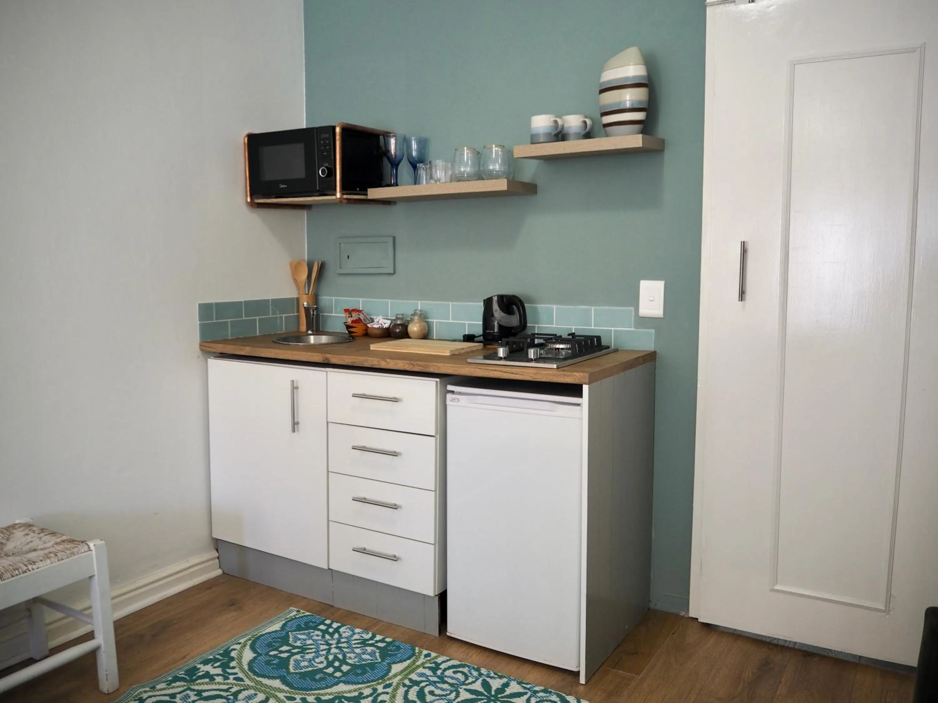 Coffee/tea facilities in African Breeze Guesthouse