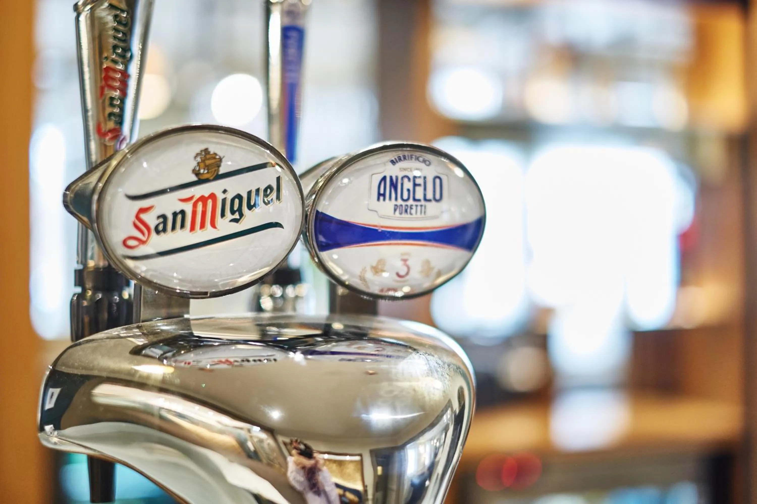 Alcoholic drinks in The Chequers Hotel