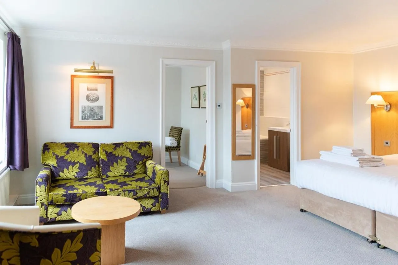 Bedroom, Bed in The Chequers Hotel